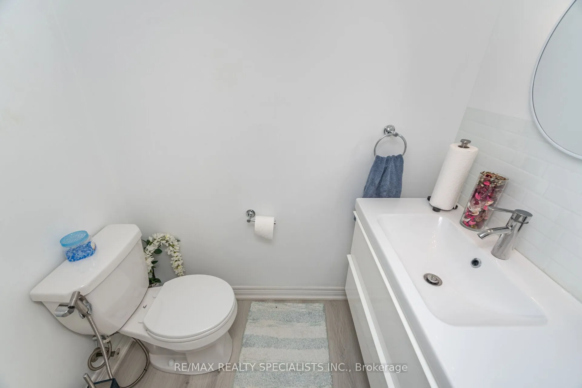 1463 Credit Woodlands Court