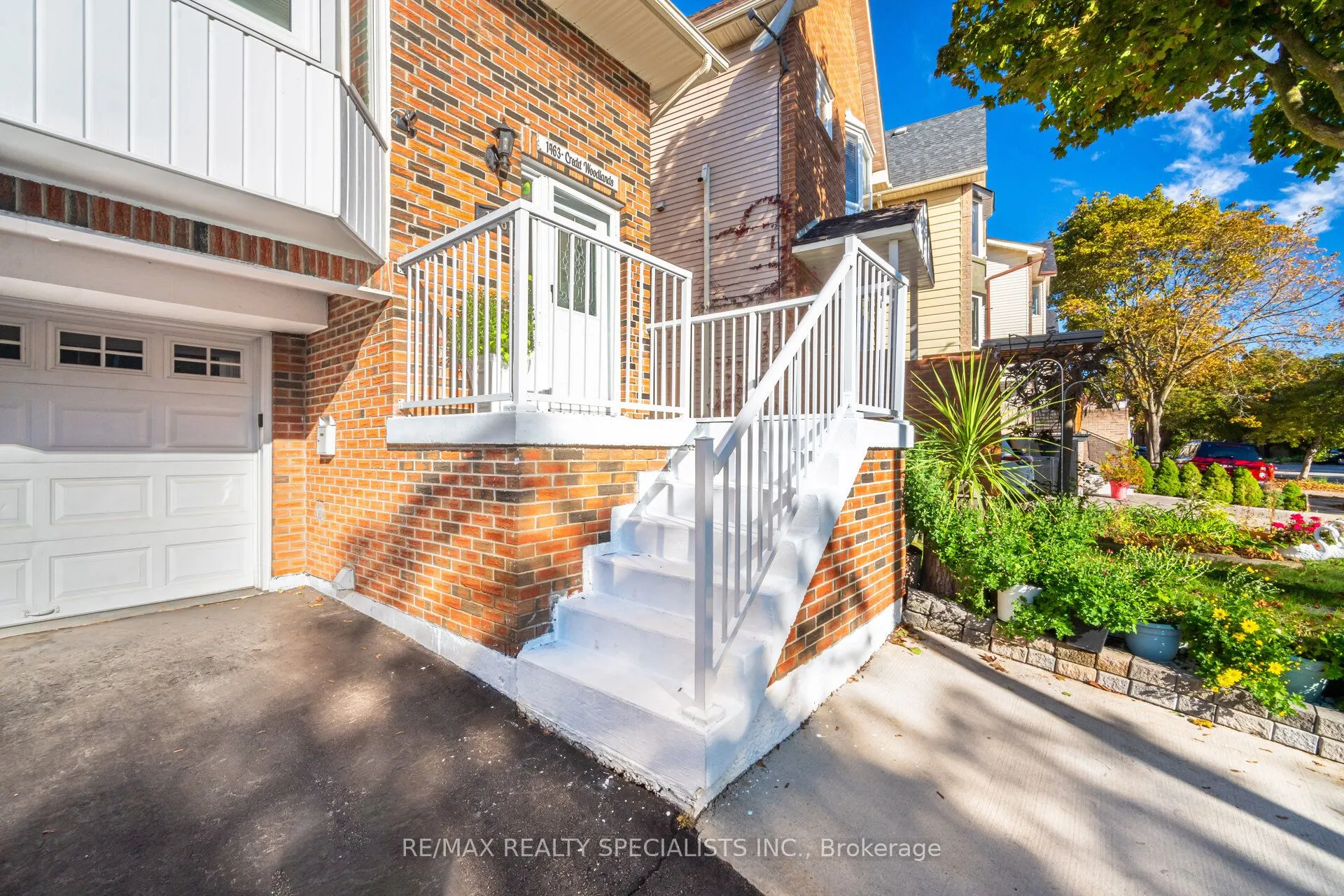 1463 Credit Woodlands Court