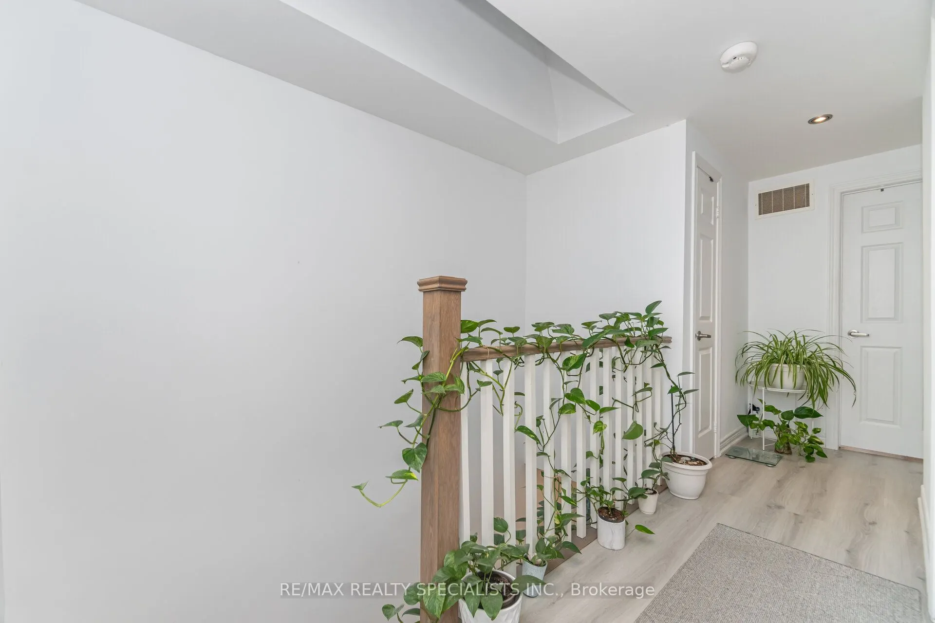 1463 Credit Woodlands Court