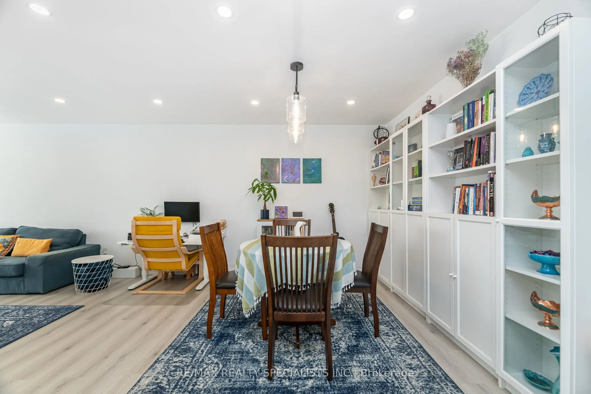 1463 Credit Woodlands Court