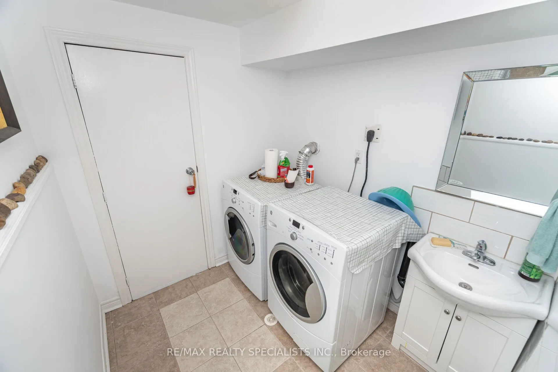 1463 Credit Woodlands Court