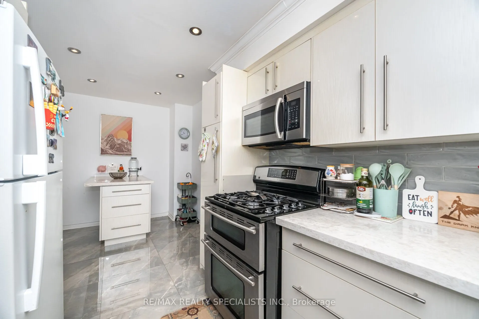 1463 Credit Woodlands Court