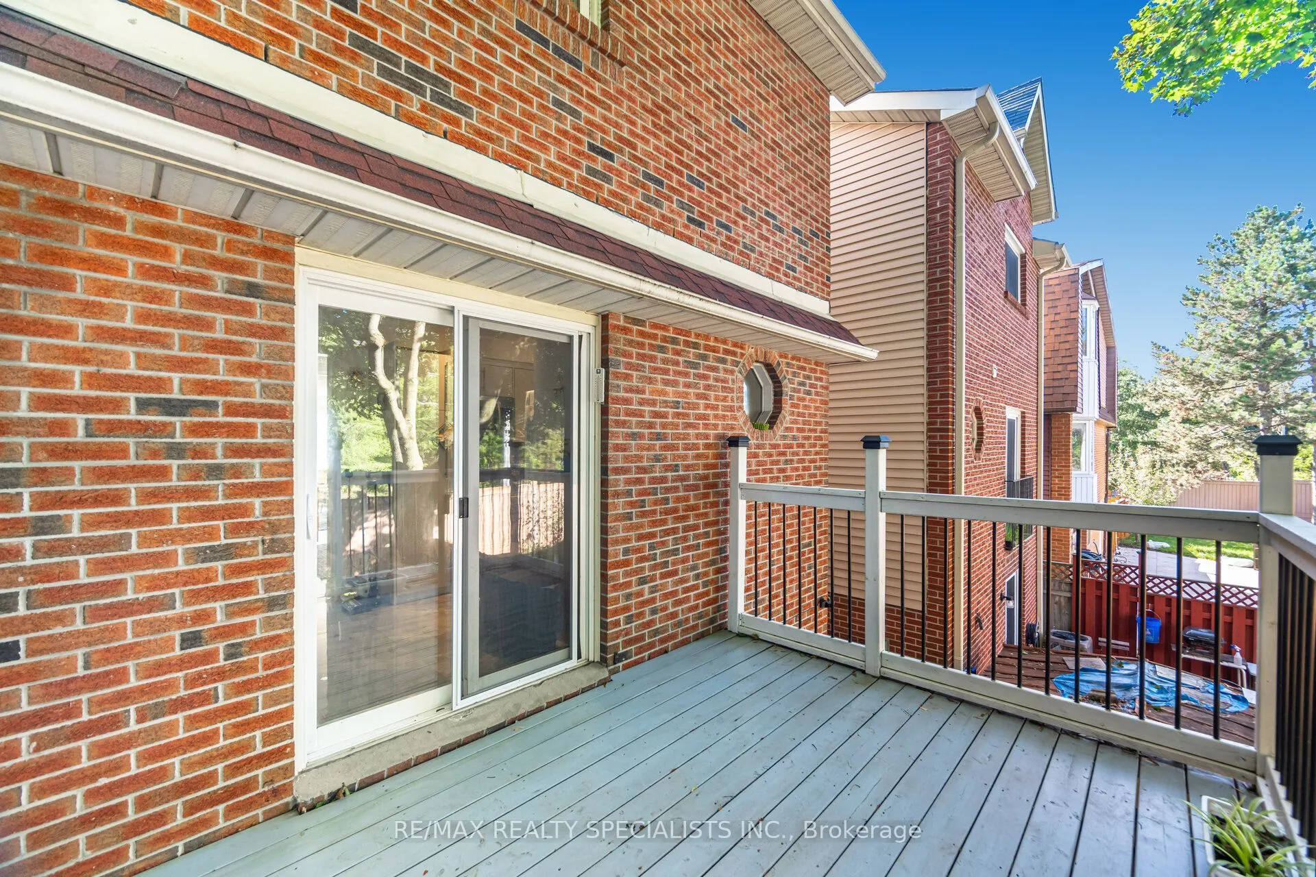 1463 Credit Woodlands Court