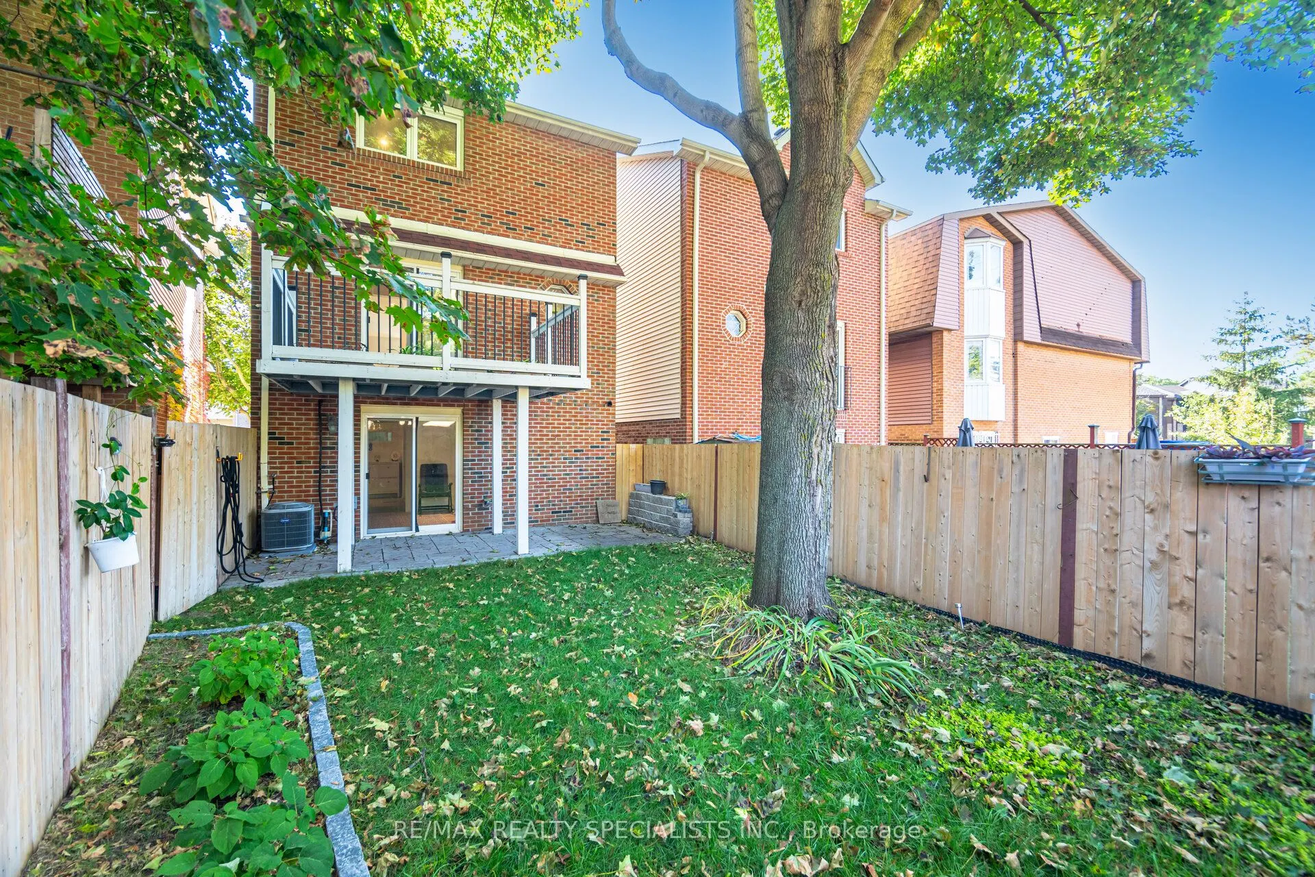 1463 Credit Woodlands Court