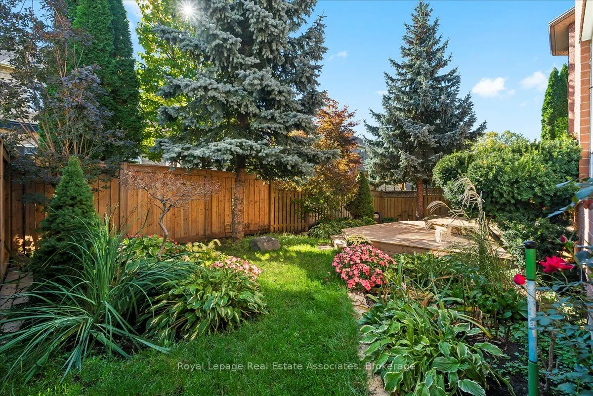 1578 French Gardens