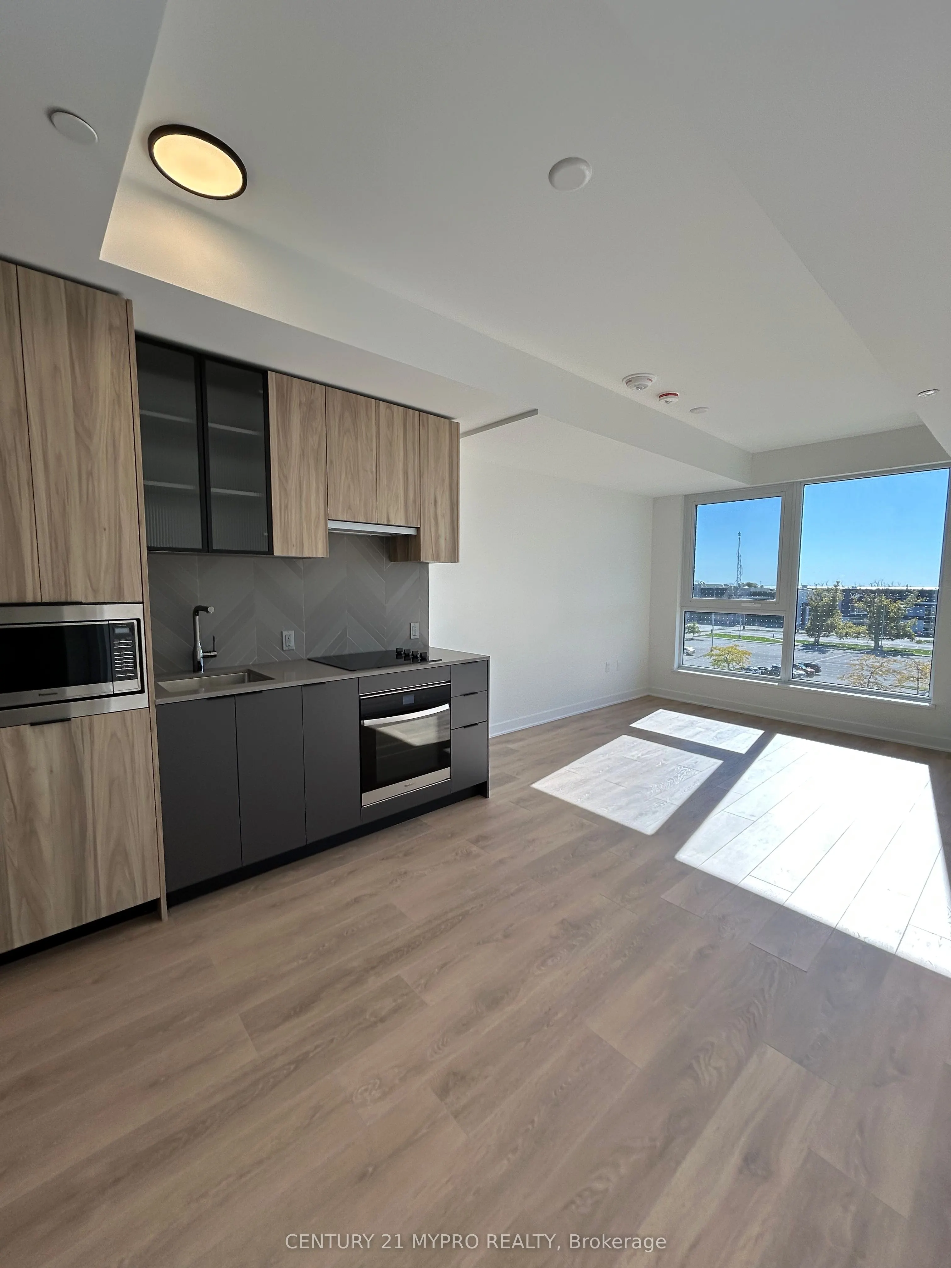 1037 The Queensway, #311