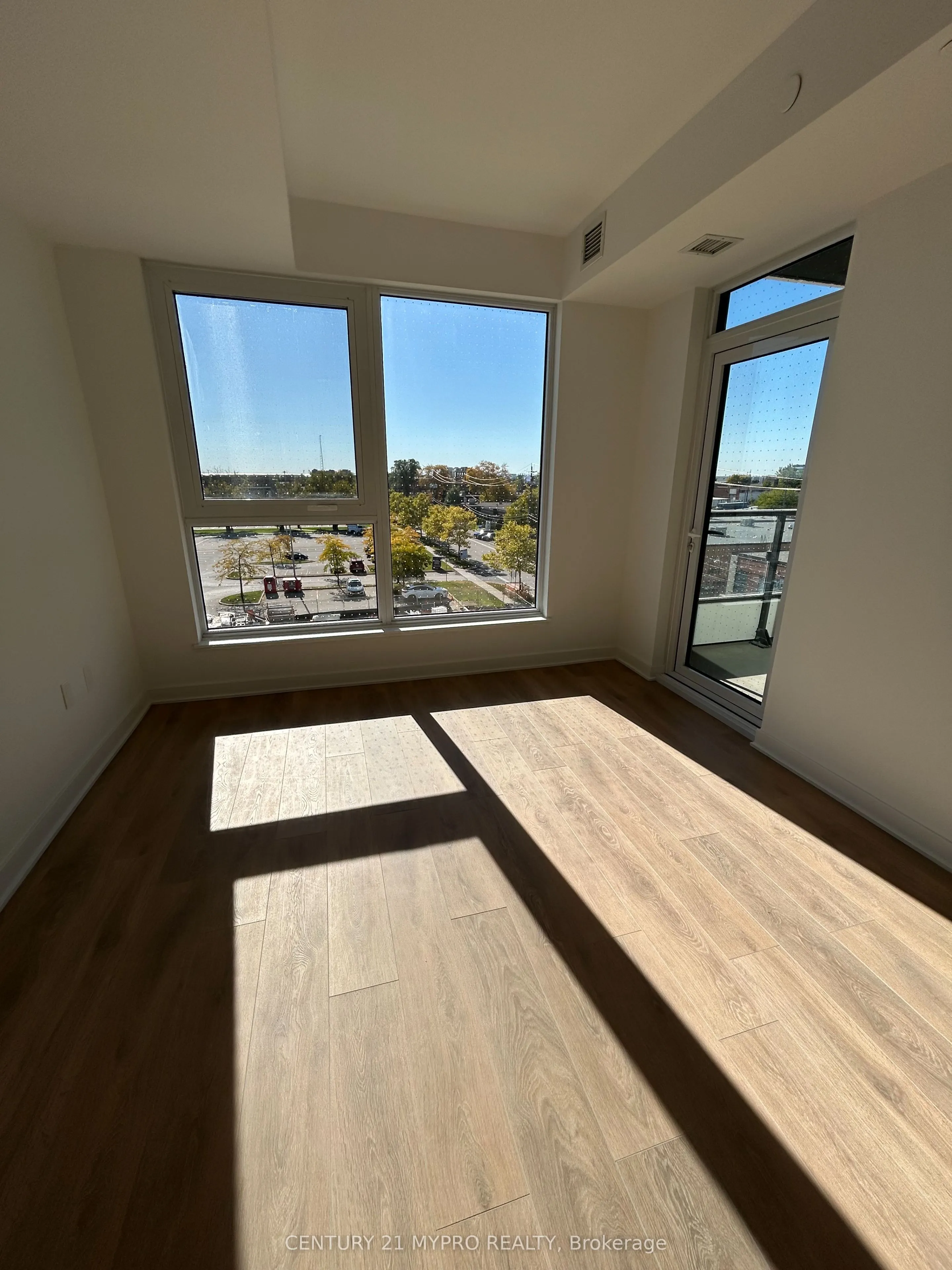 1037 The Queensway, #311
