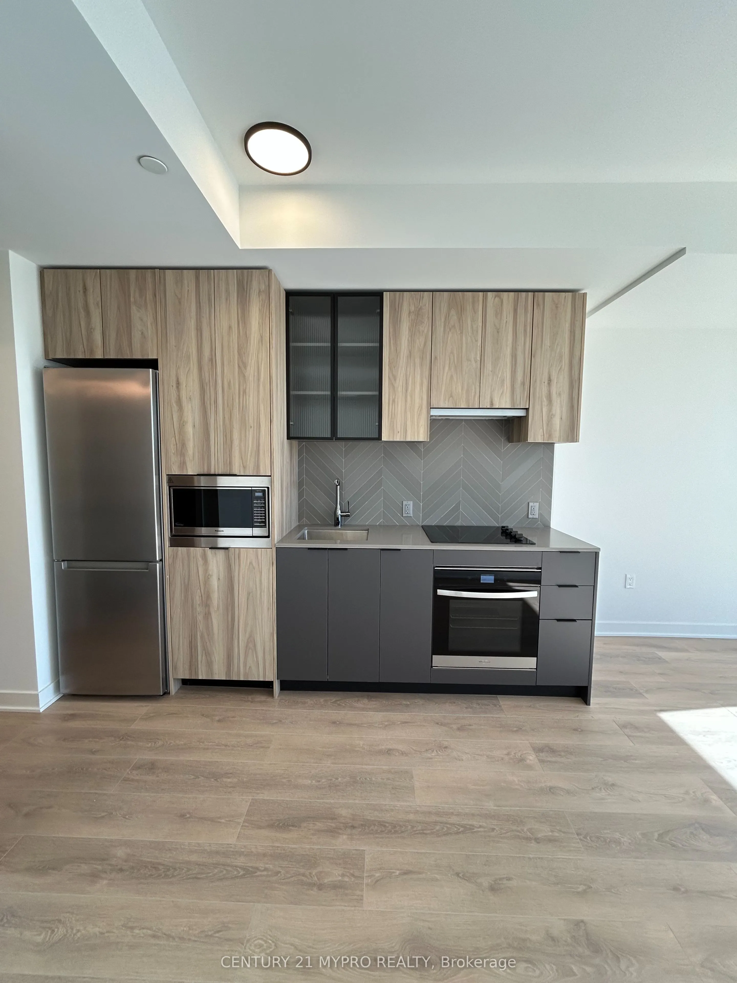 1037 The Queensway, #311
