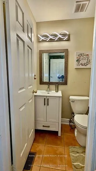 5952 Chalfont Crescent, #(Upper- Level)