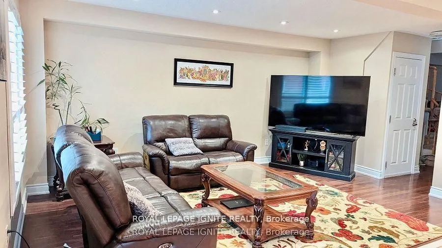 5952 Chalfont Crescent, #(Upper- Level)