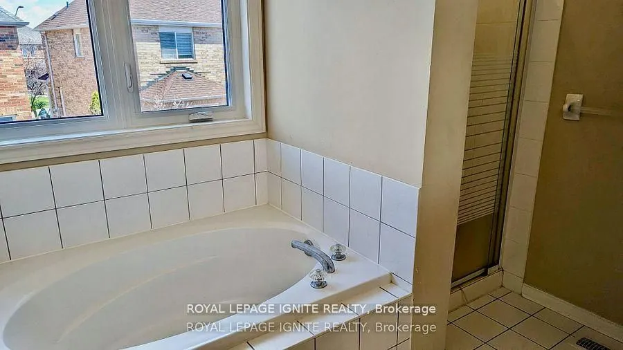 5952 Chalfont Crescent, #(Upper- Level)