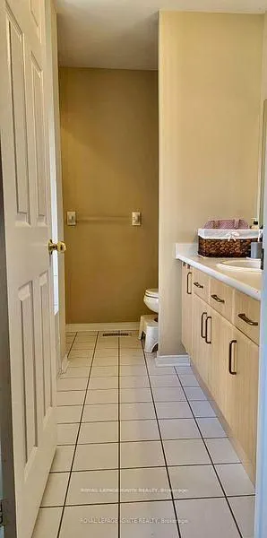 5952 Chalfont Crescent, #(Upper- Level)
