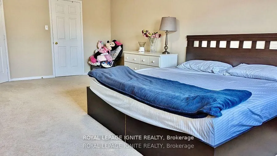 5952 Chalfont Crescent, #(Upper- Level)