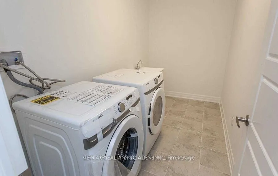 1271 Elderberry Crescent, #Upper