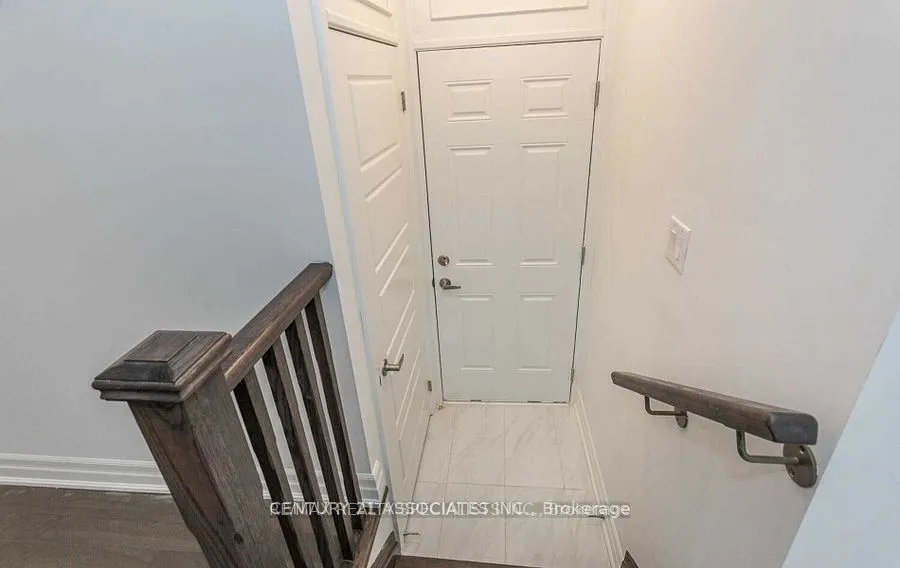 1271 Elderberry Crescent, #Upper