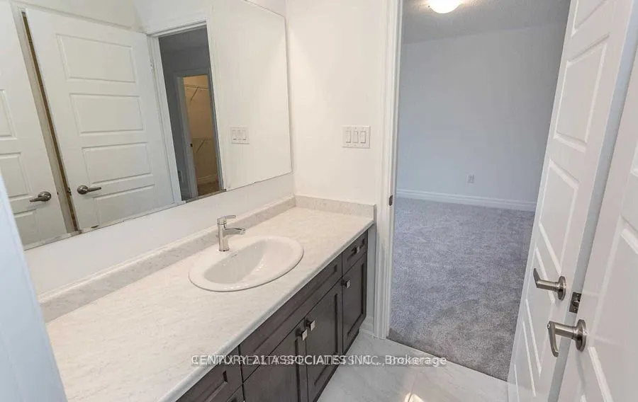 1271 Elderberry Crescent, #Upper