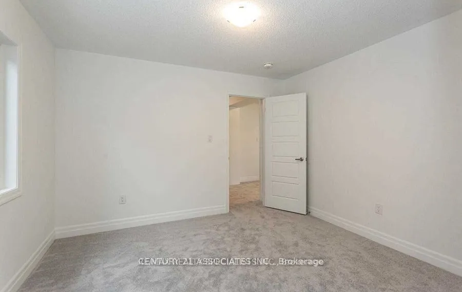 1271 Elderberry Crescent, #Upper