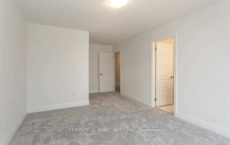 1271 Elderberry Crescent, #Upper