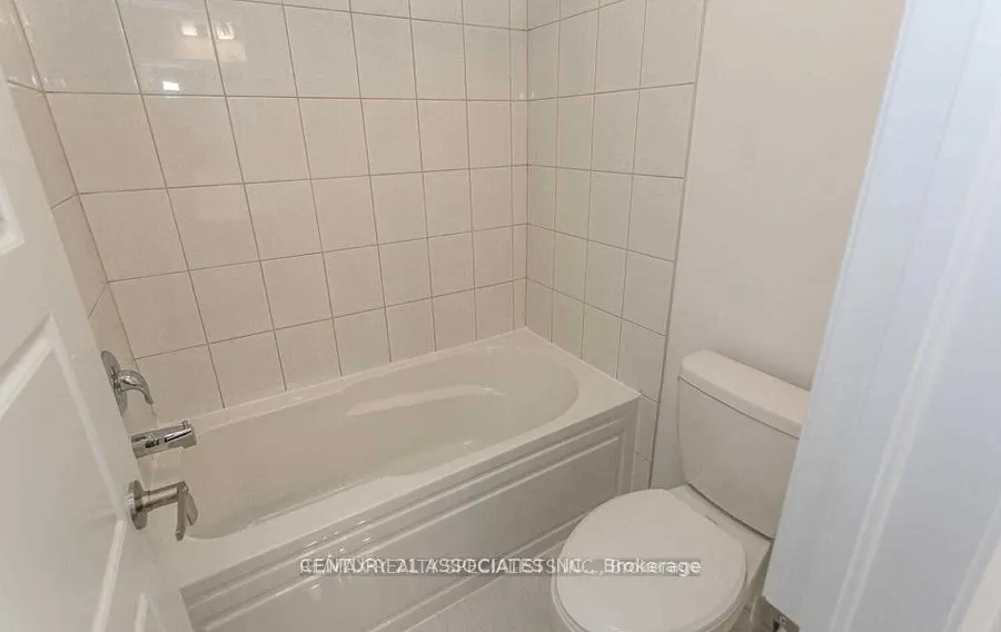 1271 Elderberry Crescent, #Upper