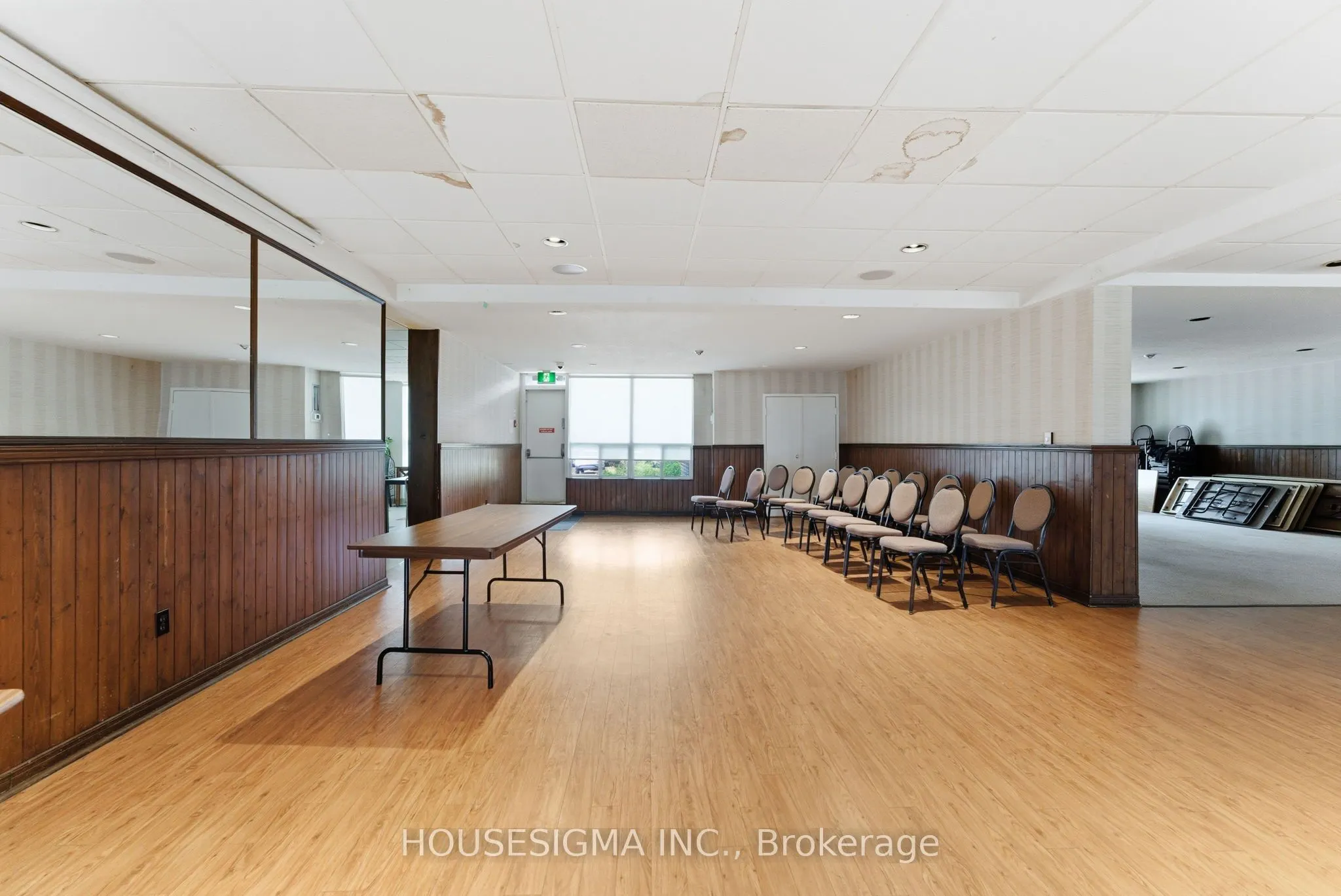 1535 Lakeshore Road E, #2006