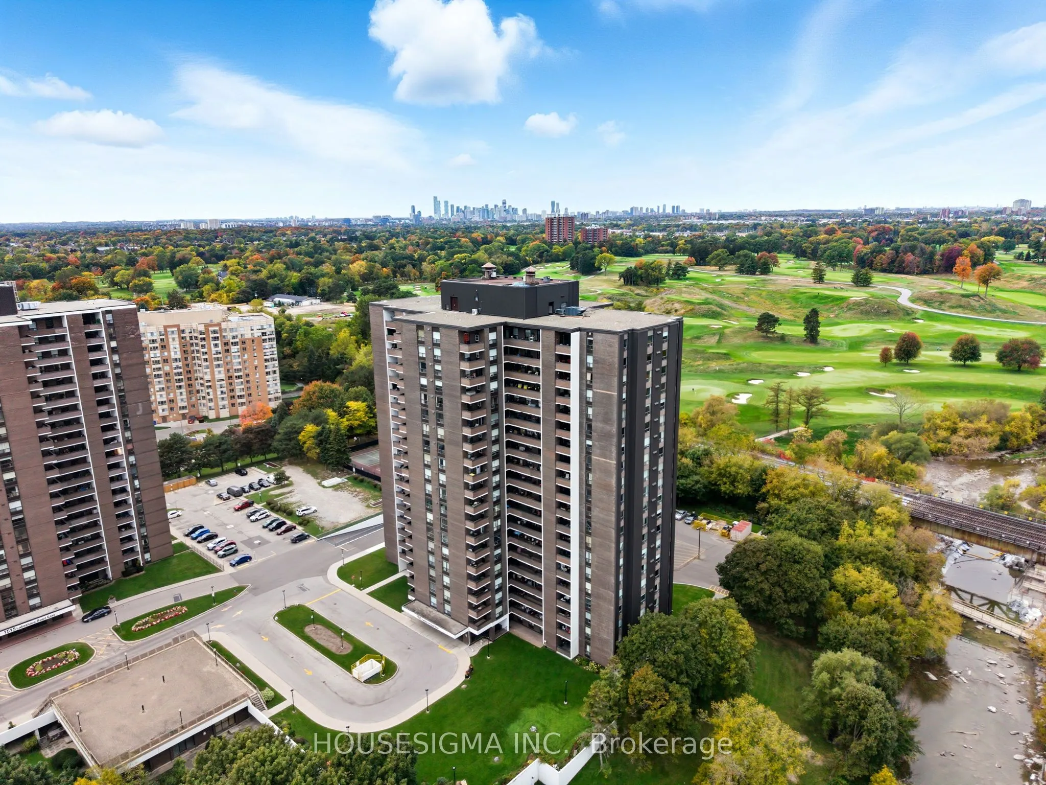 1535 Lakeshore Road E, #2006