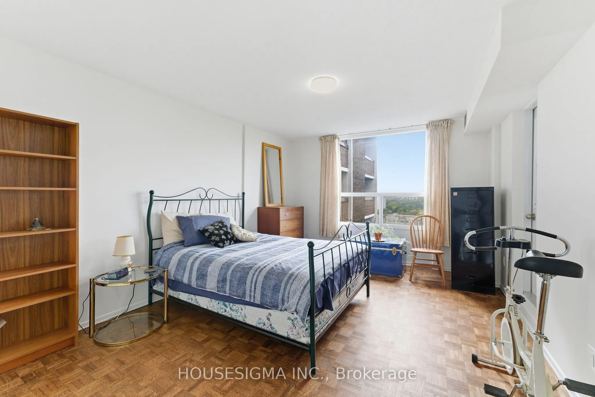 1535 Lakeshore Road E, #2006