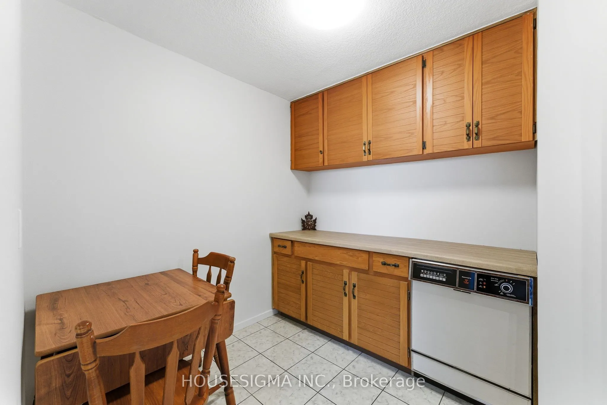 1535 Lakeshore Road E, #2006