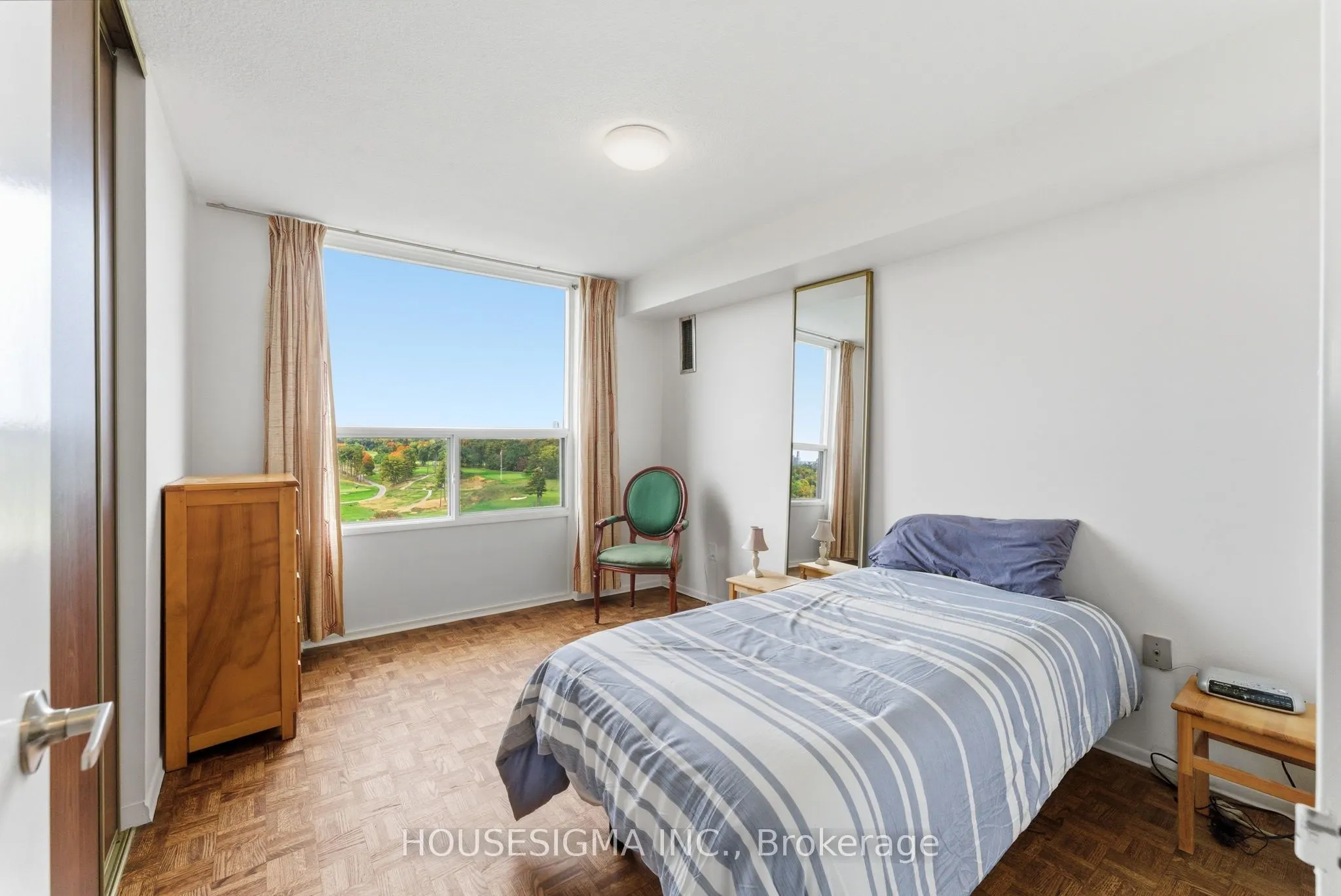 1535 Lakeshore Road E, #2006
