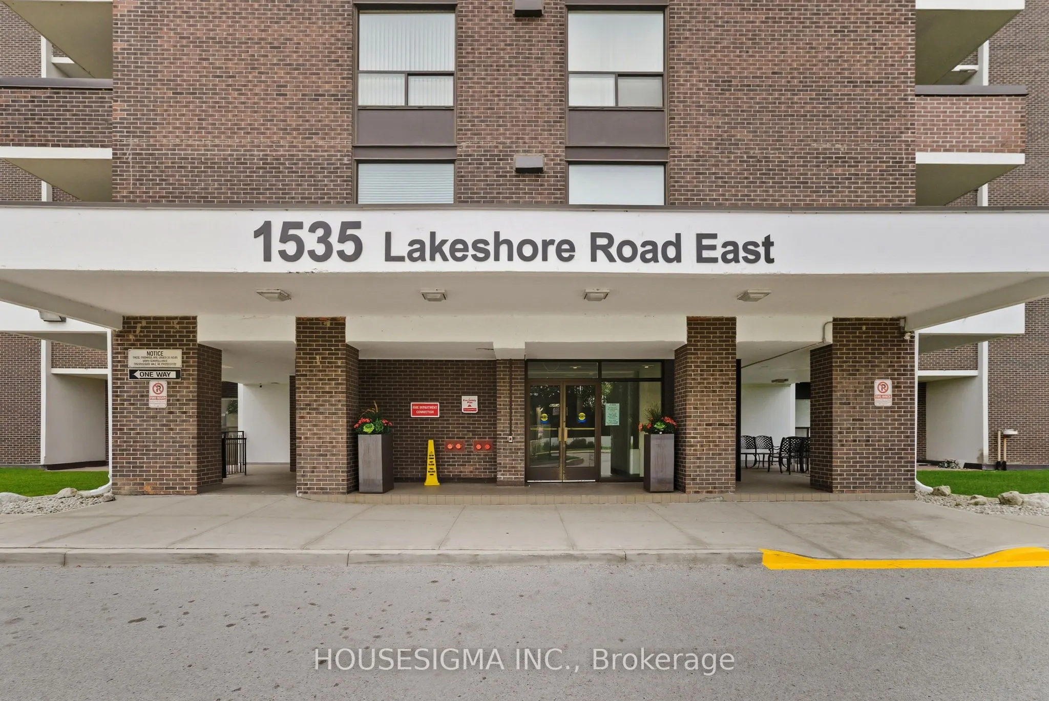 1535 Lakeshore Road E, #2006