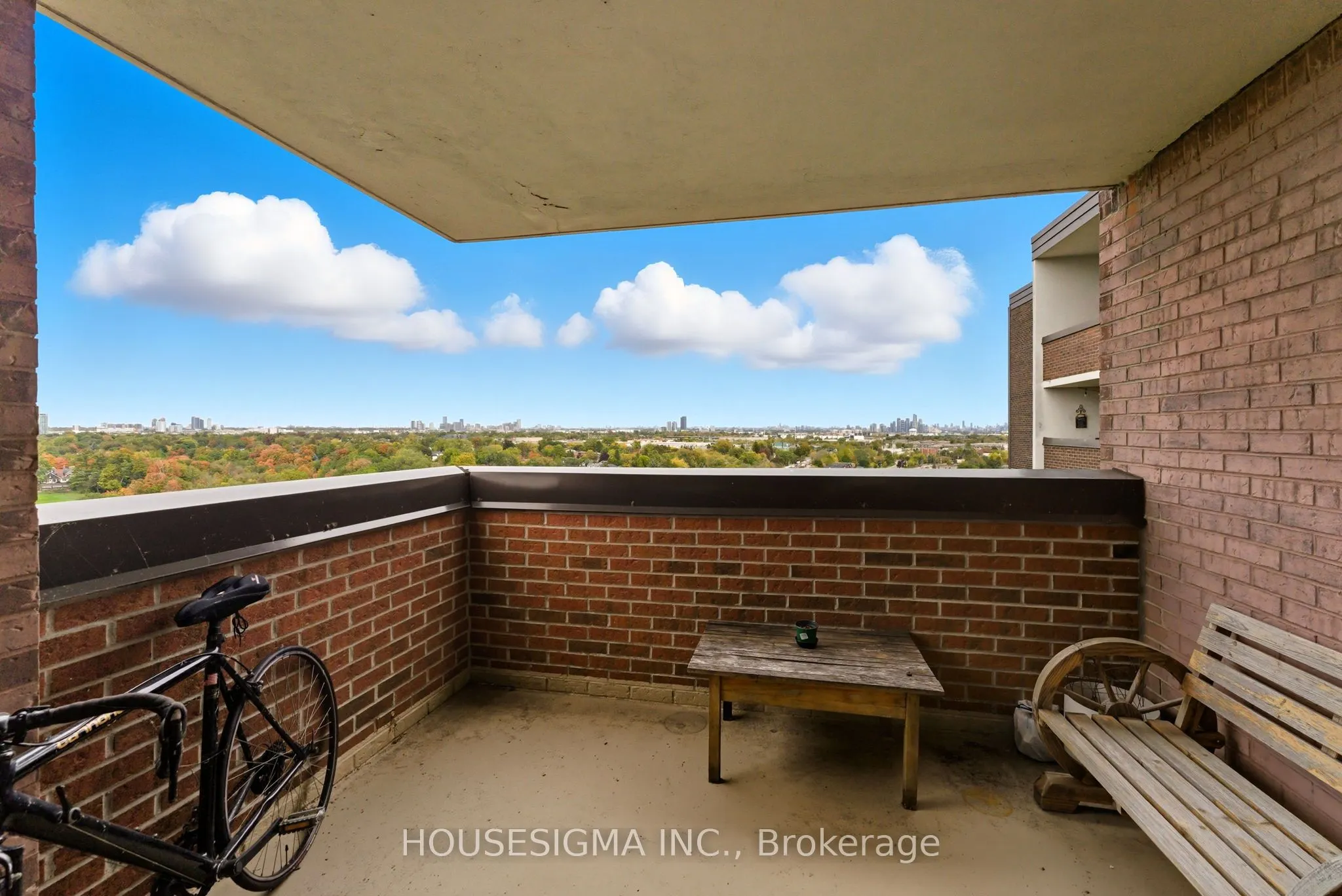 1535 Lakeshore Road E, #2006