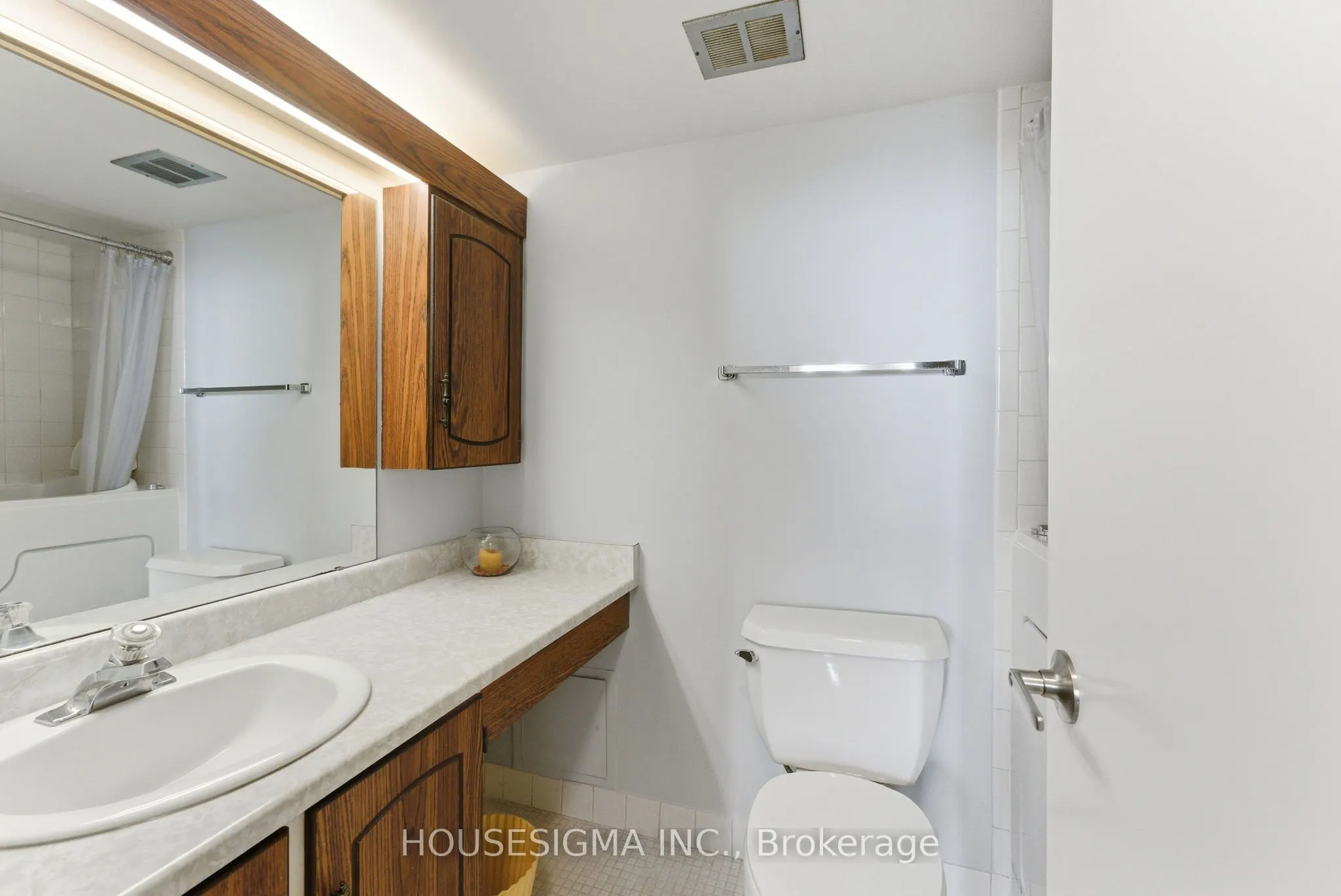 1535 Lakeshore Road E, #2006