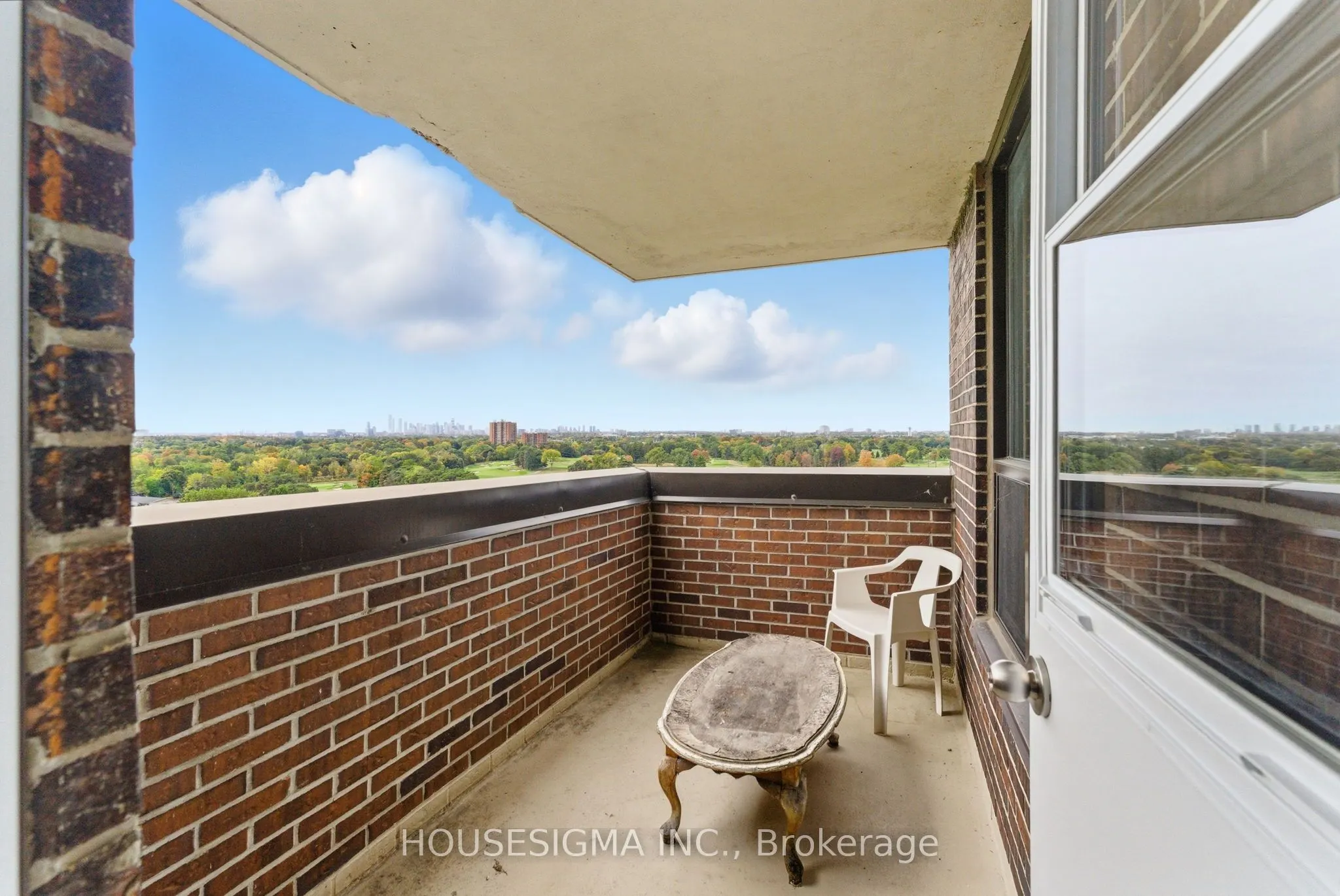 1535 Lakeshore Road E, #2006