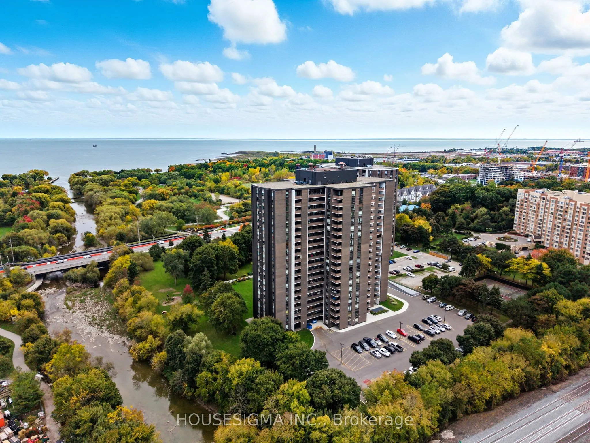 1535 Lakeshore Road E, #2006