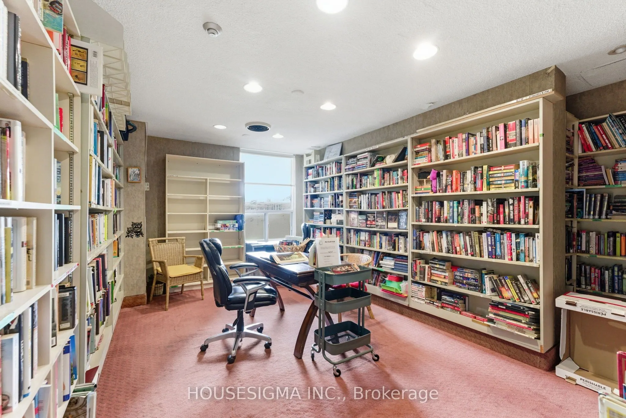 1535 Lakeshore Road E, #2006