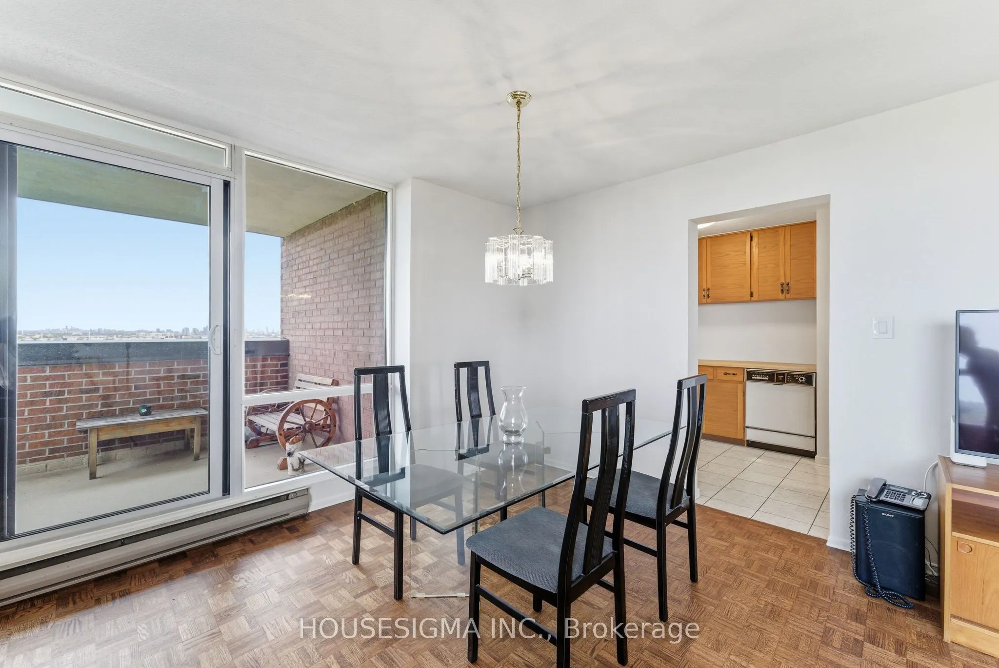 1535 Lakeshore Road E, #2006