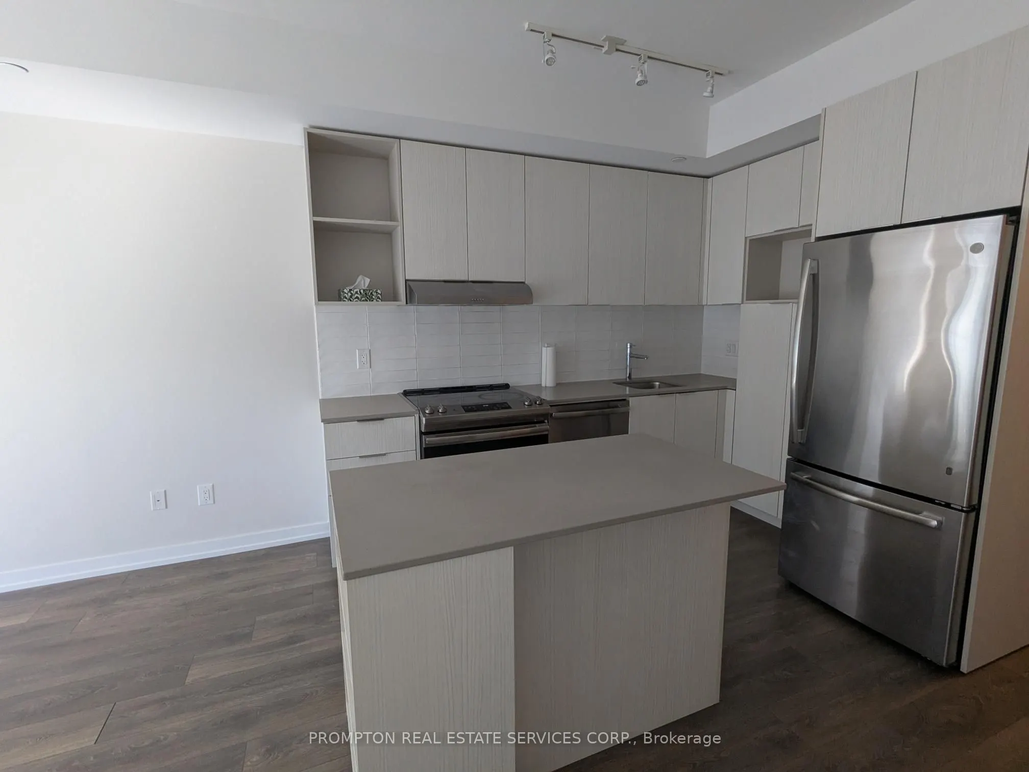 2520 Eglinton Avenue W, #802