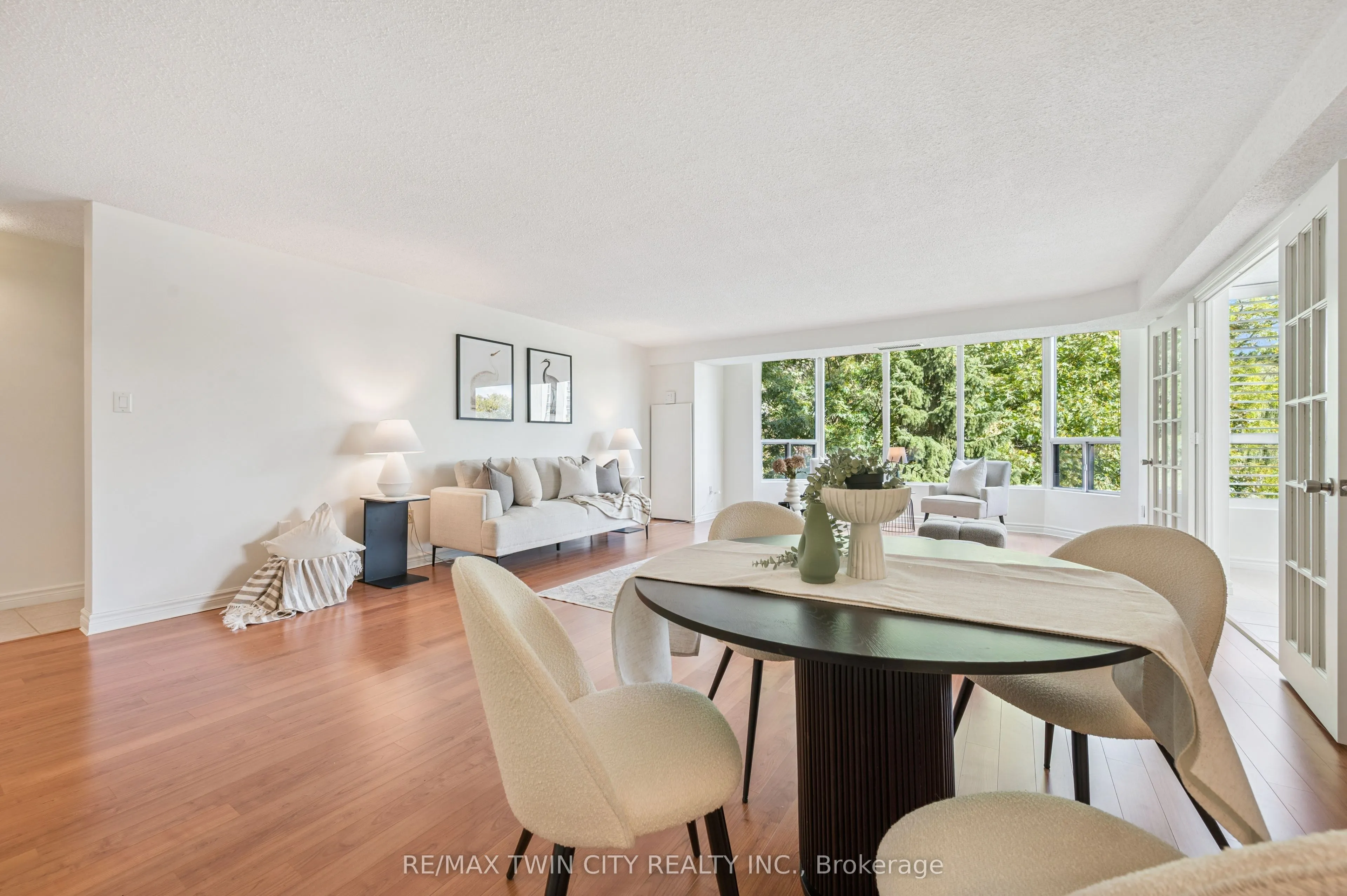 2121 Lakeshore Road, #401