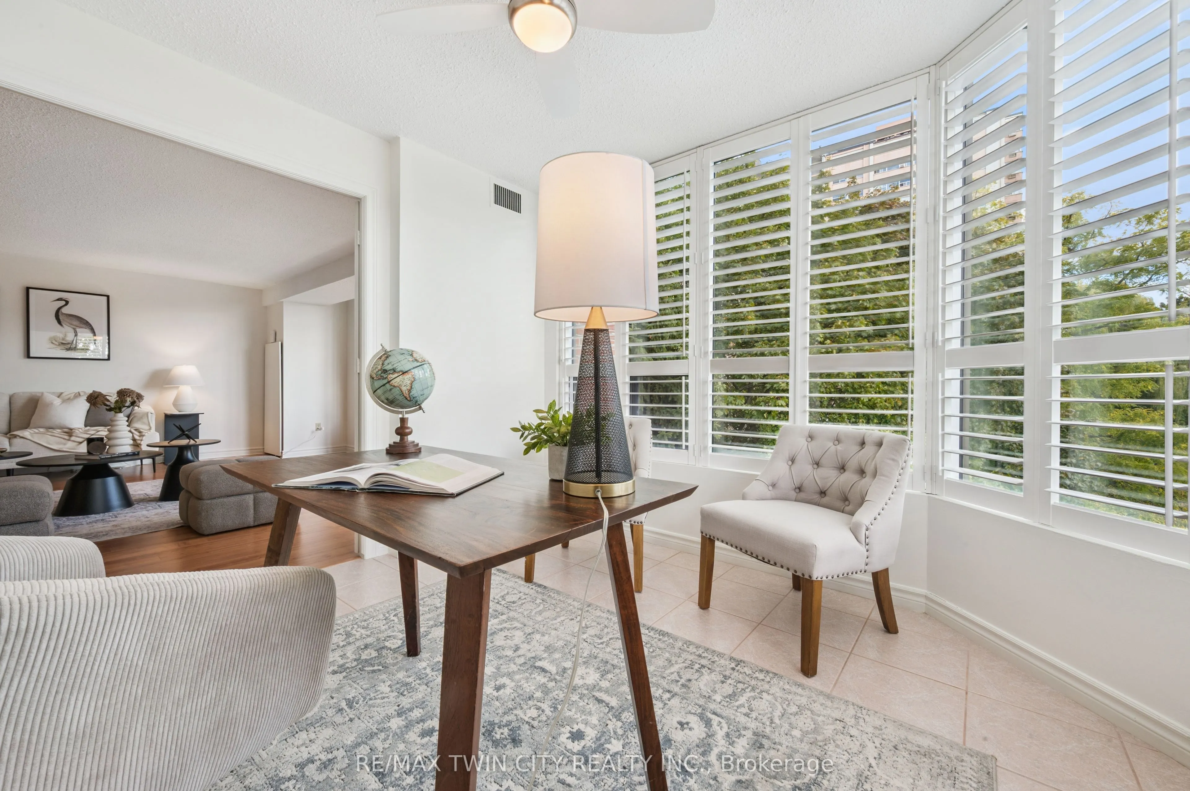 2121 Lakeshore Road, #401