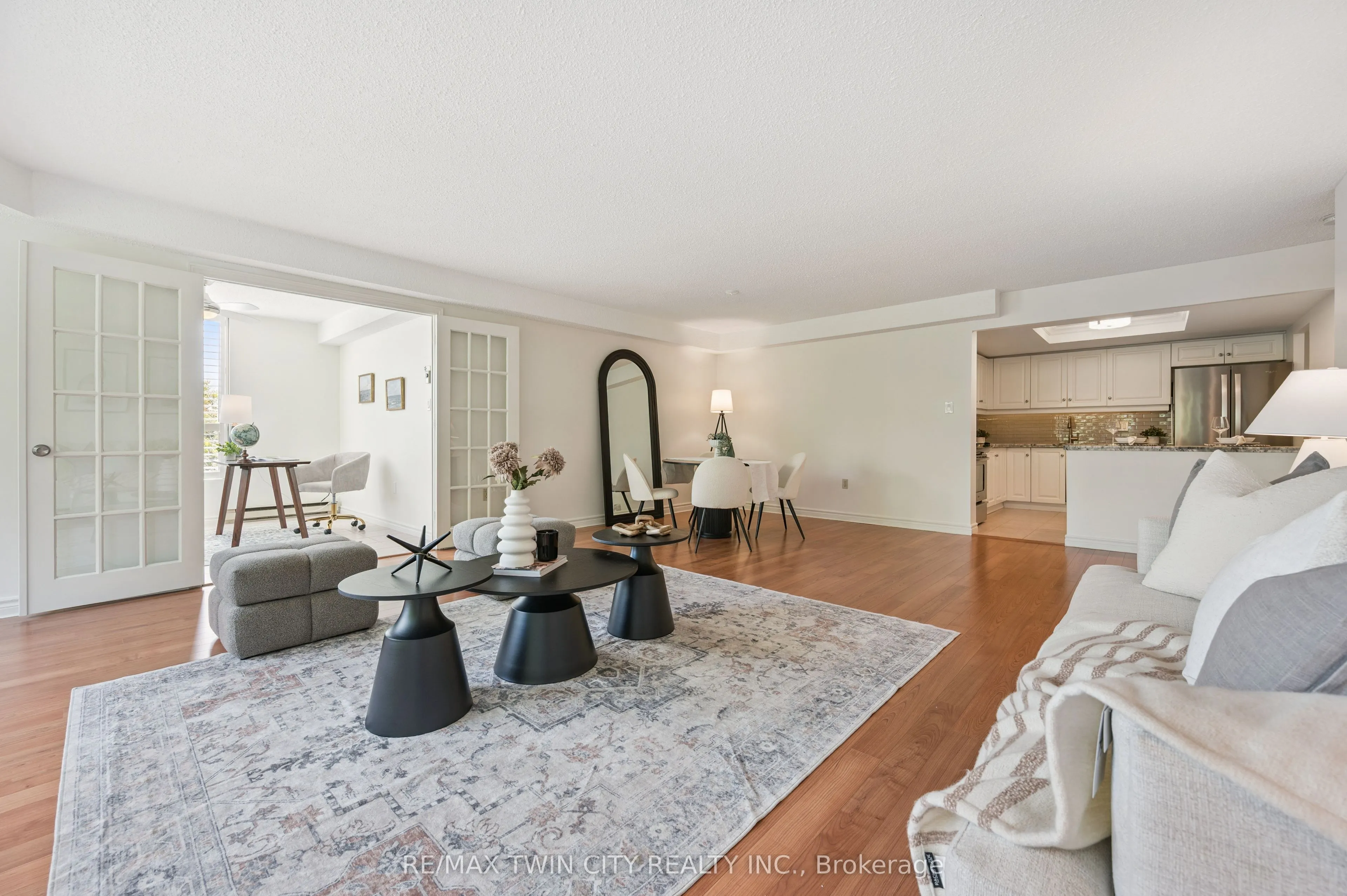 2121 Lakeshore Road, #401