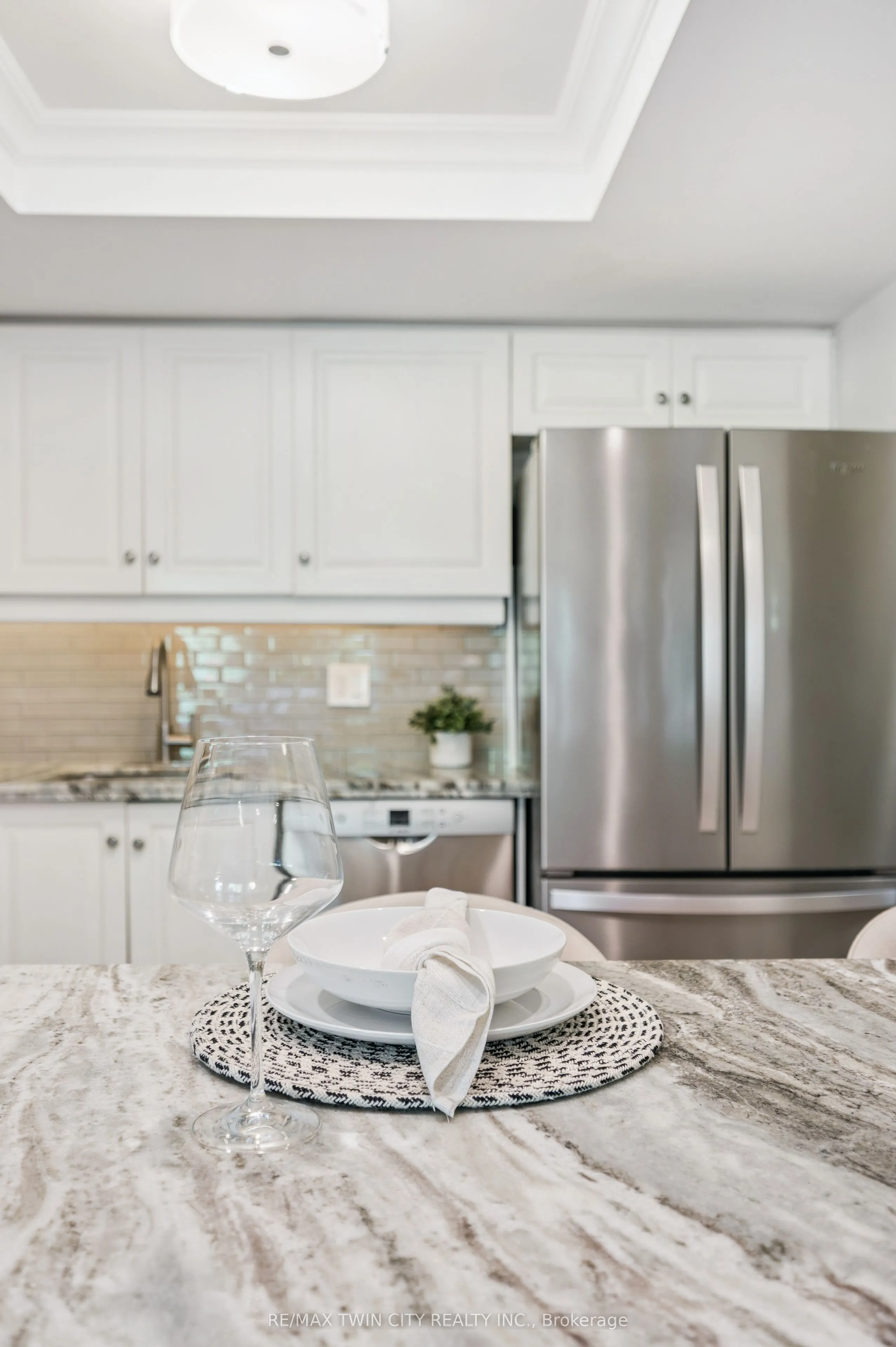 2121 Lakeshore Road, #401