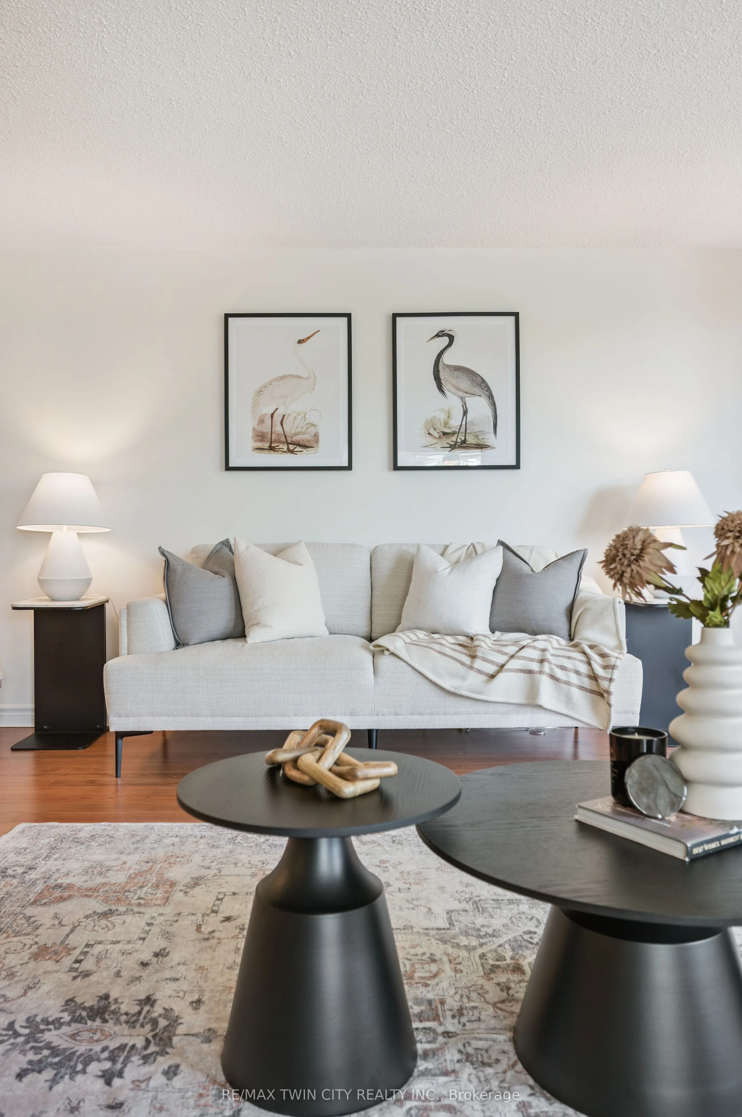 2121 Lakeshore Road, #401