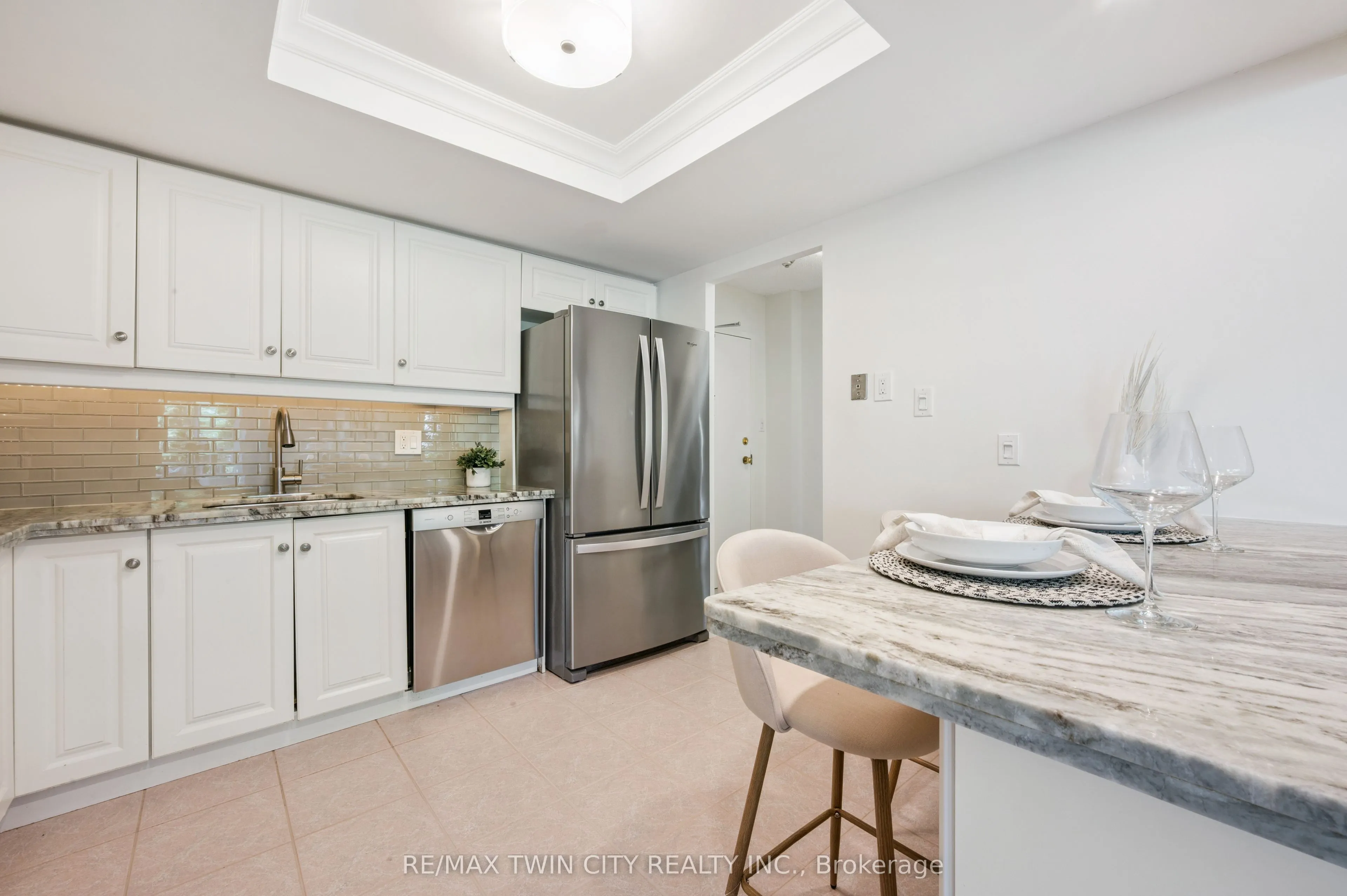 2121 Lakeshore Road, #401