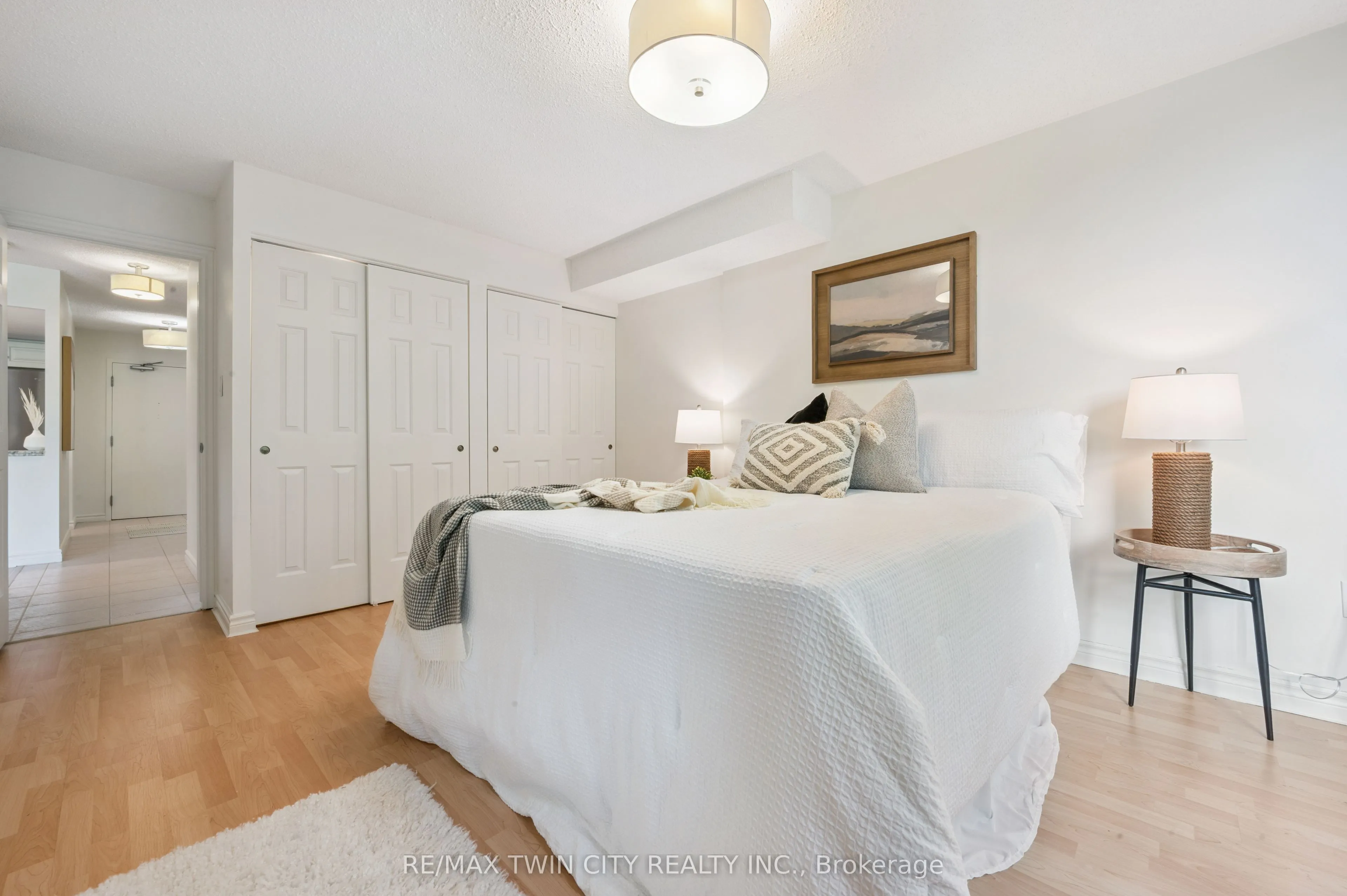 2121 Lakeshore Road, #401