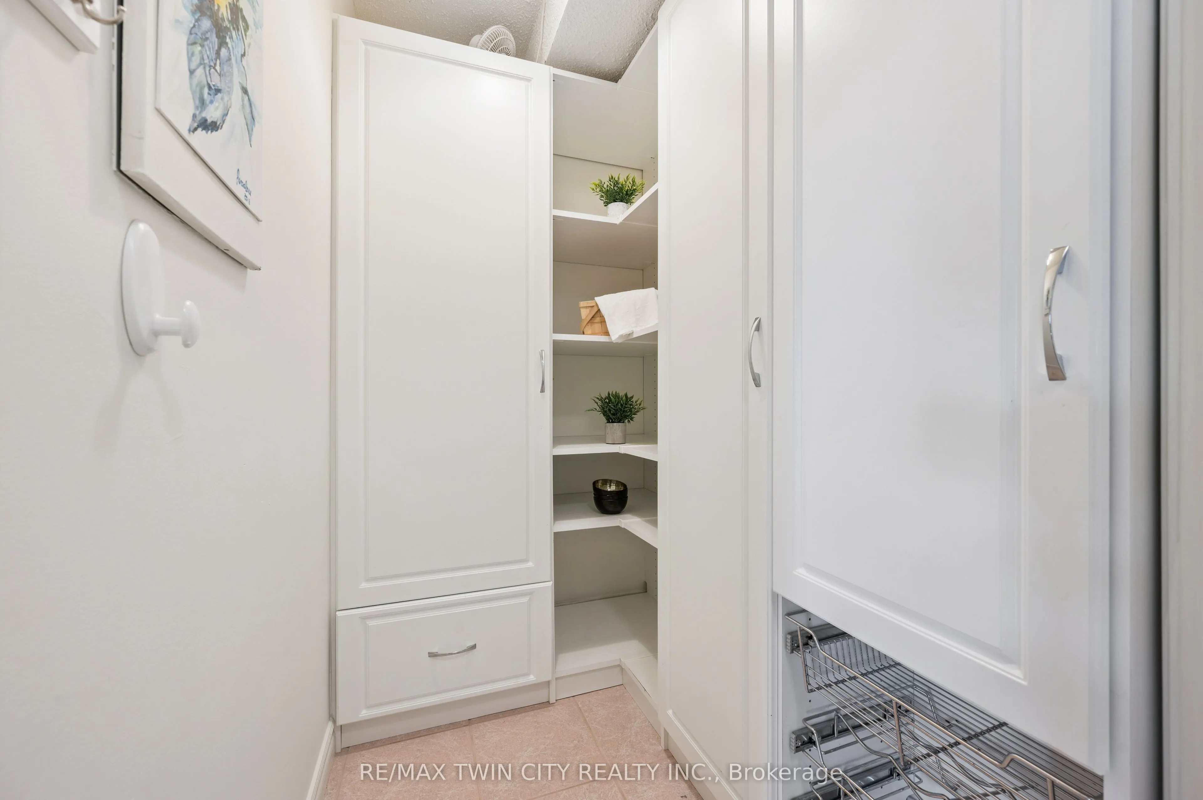 2121 Lakeshore Road, #401