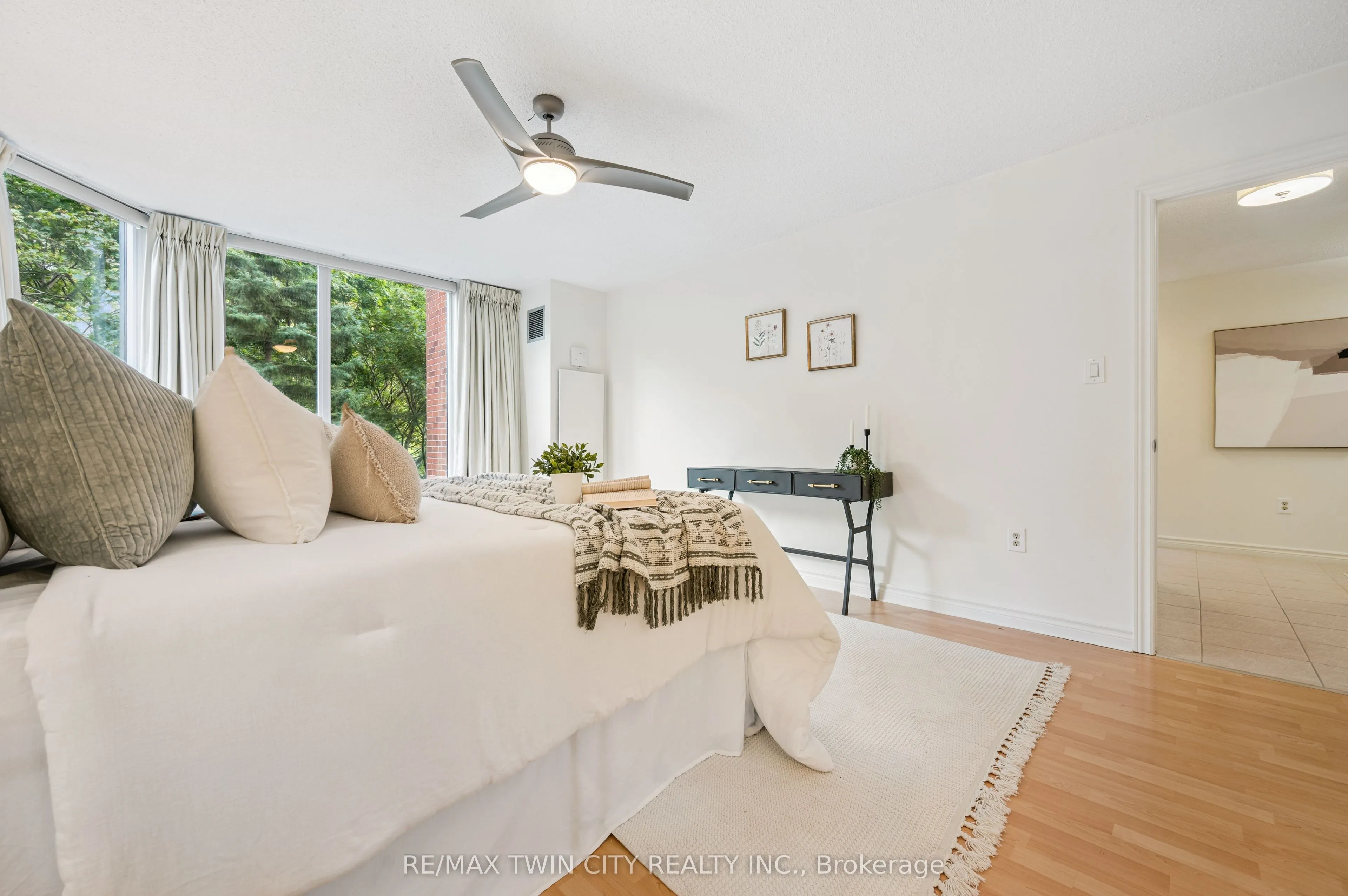 2121 Lakeshore Road, #401