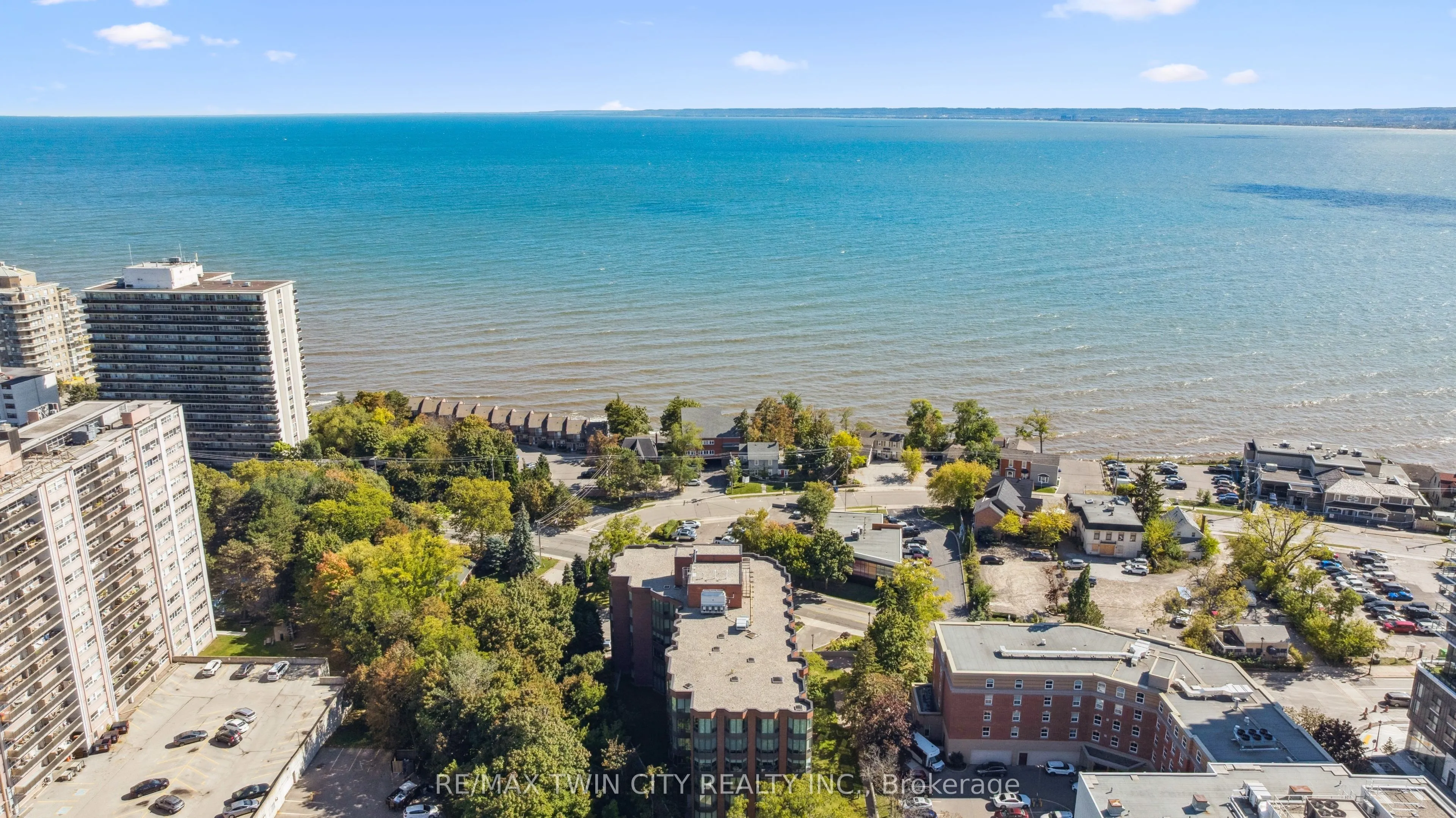 2121 Lakeshore Road, #401