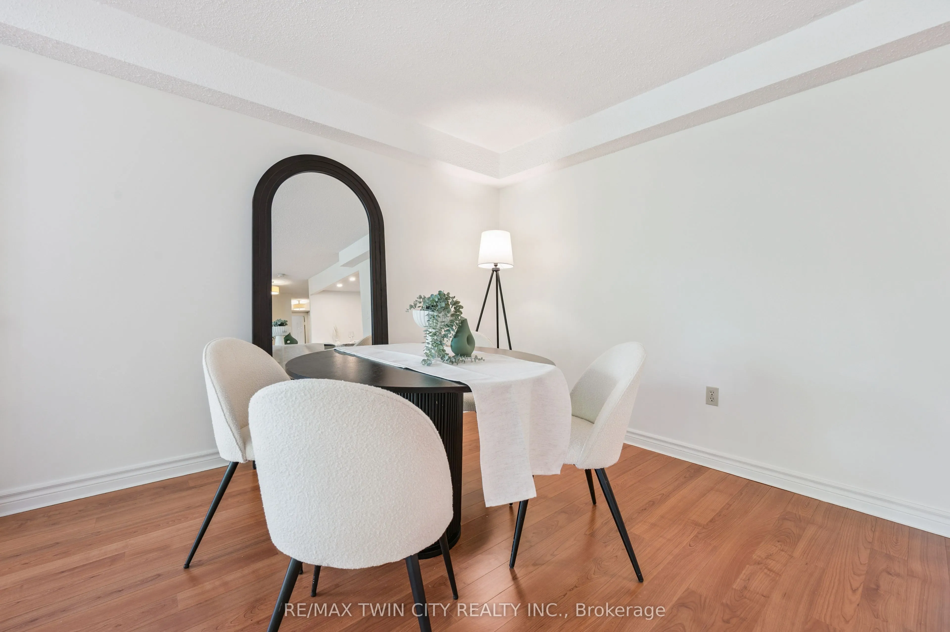 2121 Lakeshore Road, #401