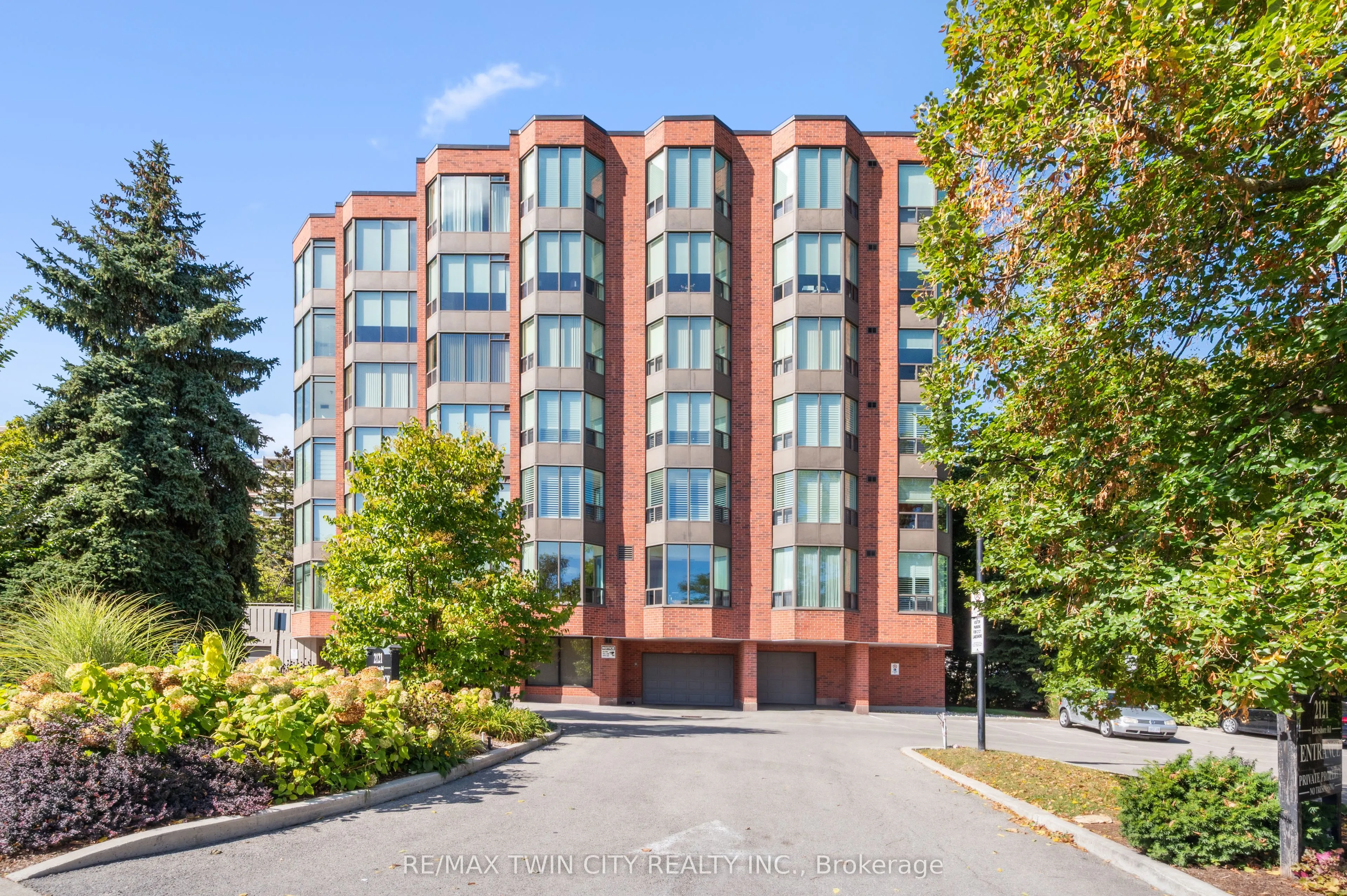 2121 Lakeshore Road, #401
