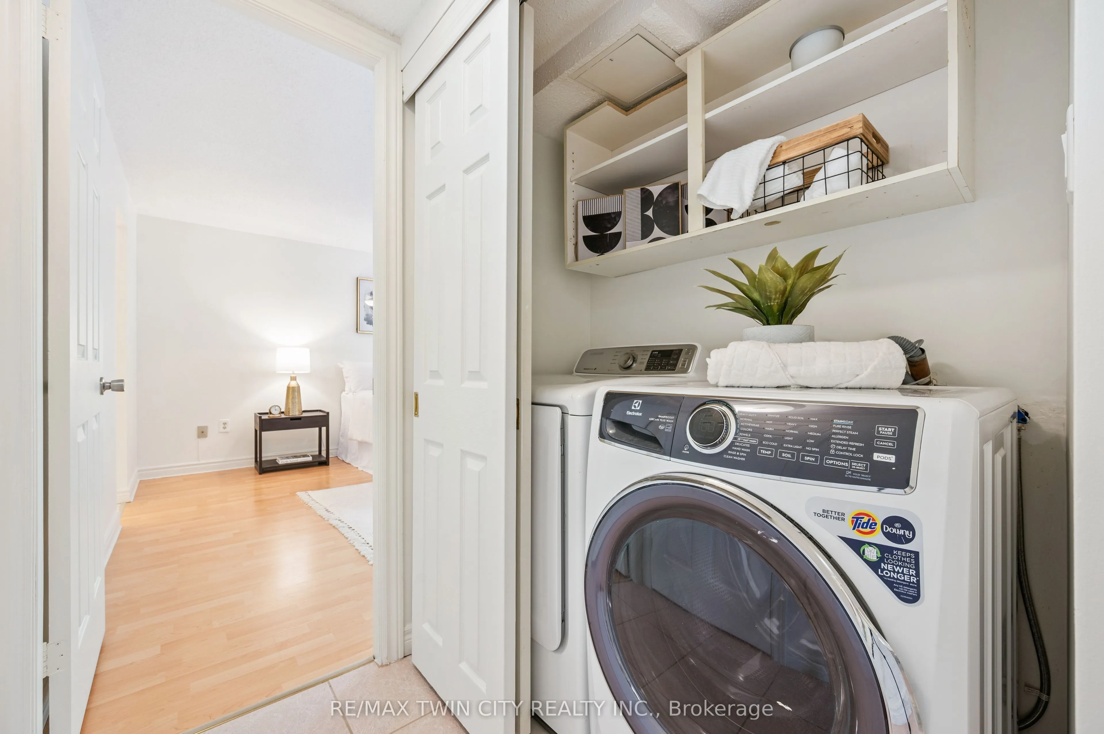 2121 Lakeshore Road, #401