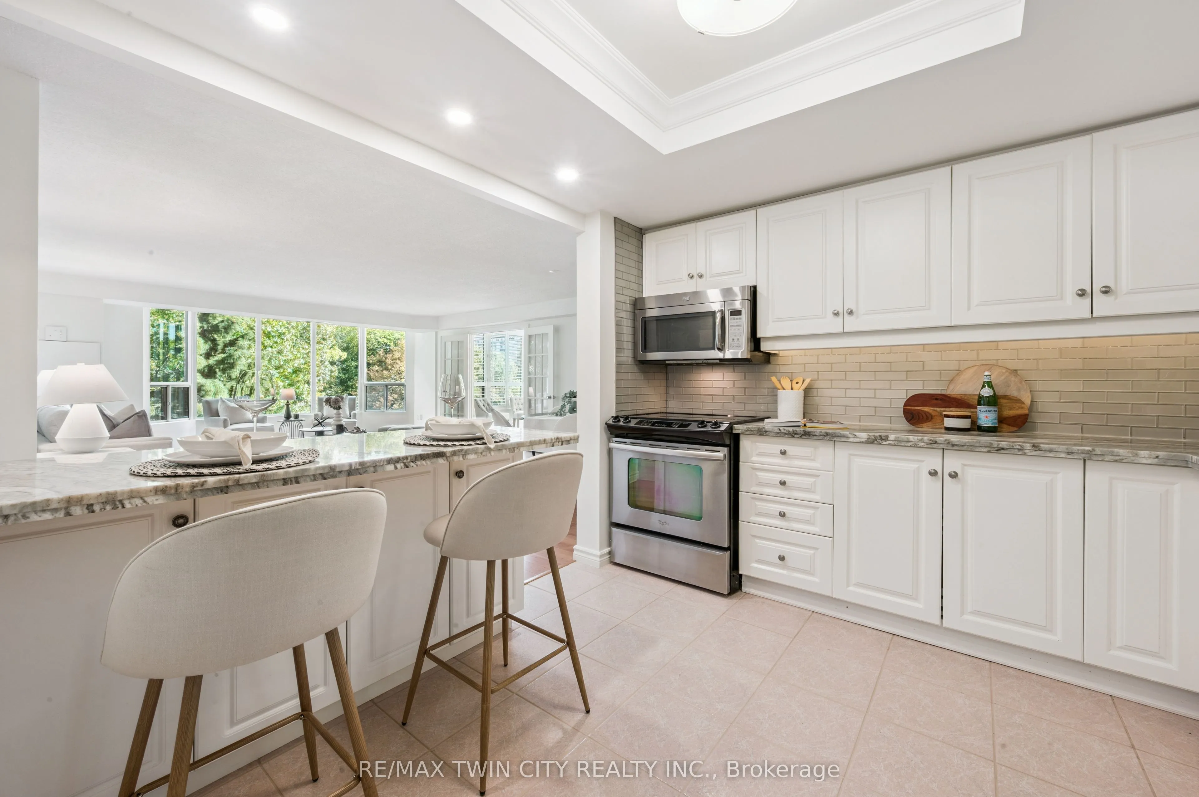 2121 Lakeshore Road, #401